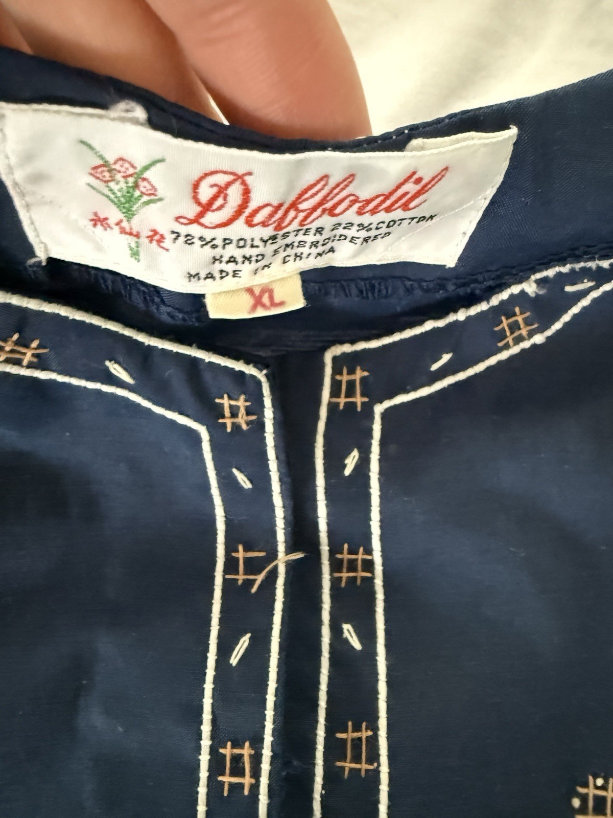 VINTAGE Hand Embroidered xL Daffodil Floral Blouse Navy, Long Sleeve
