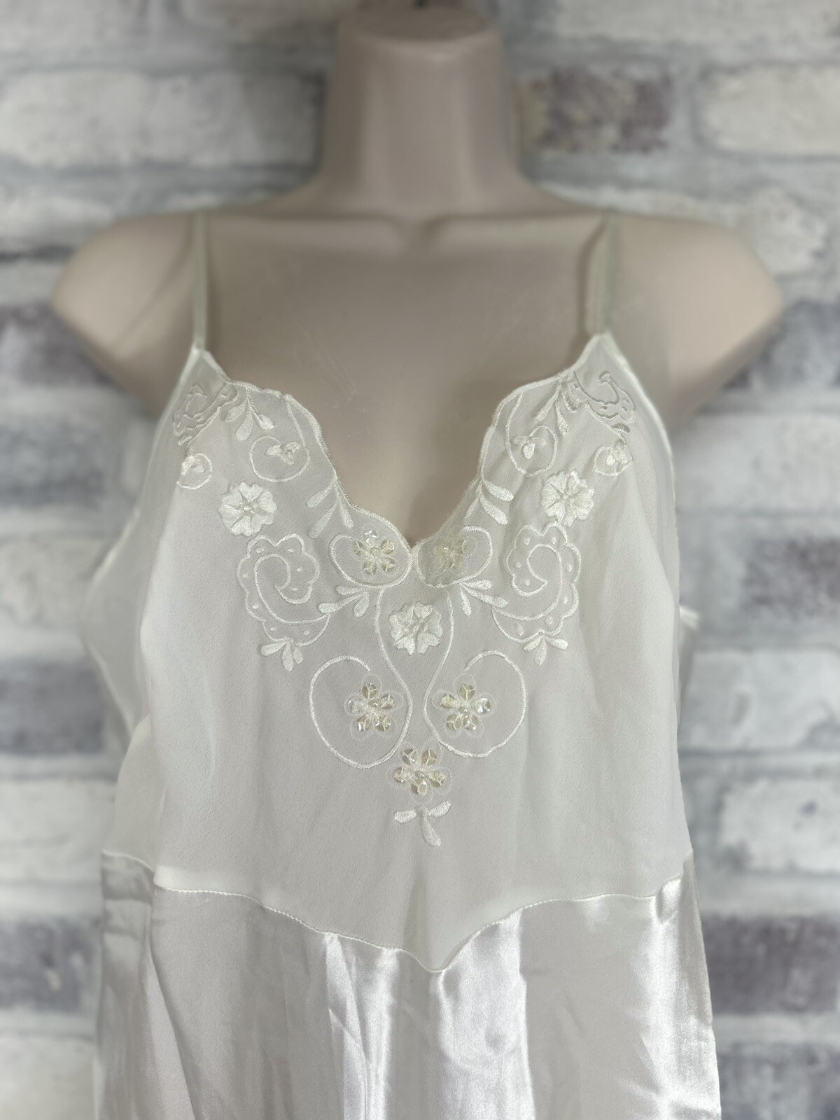 Vintage Intimo Amore Long Ivory Silky Lace Nightgown M