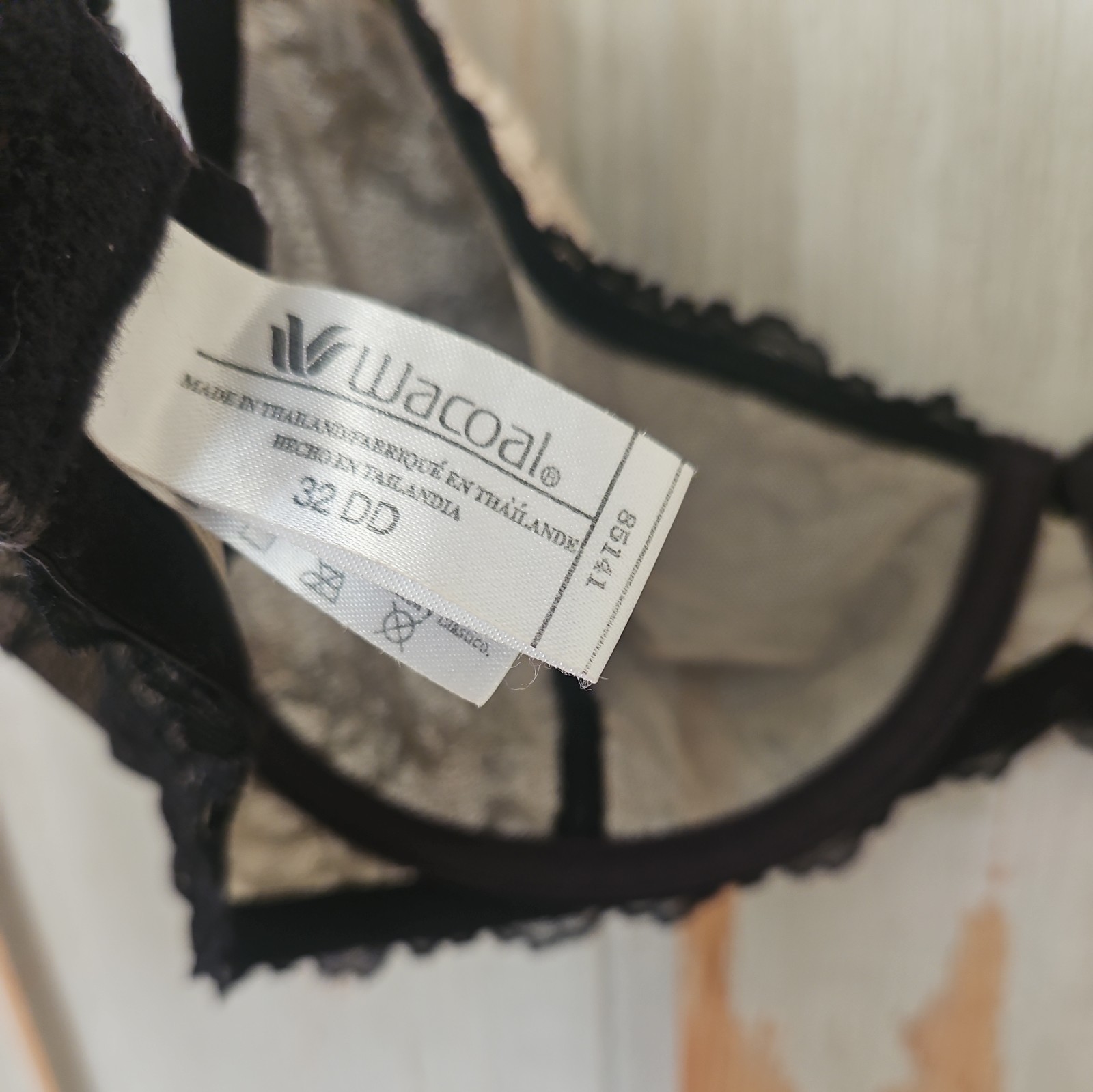 WACOAL VINTAGE HIGH DRAMA BRA 32DD PRE-OWNED BLACK LACE BEIGE APPLIQUÉS GORGEOUS
