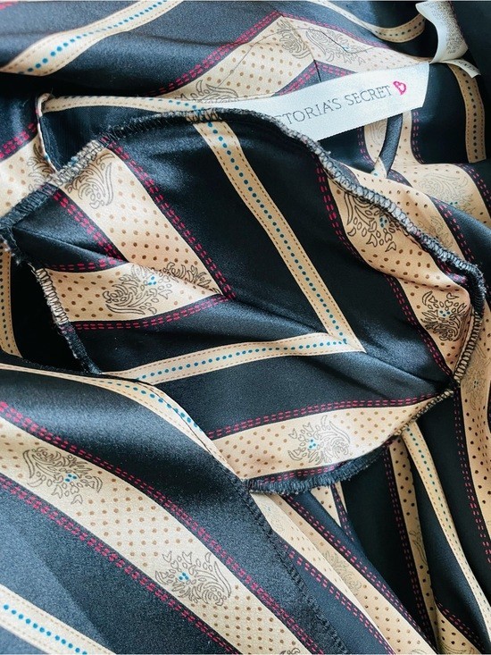 Vintage vtg Victoria’s Secret M/L black and gold pocketed belt satin robe