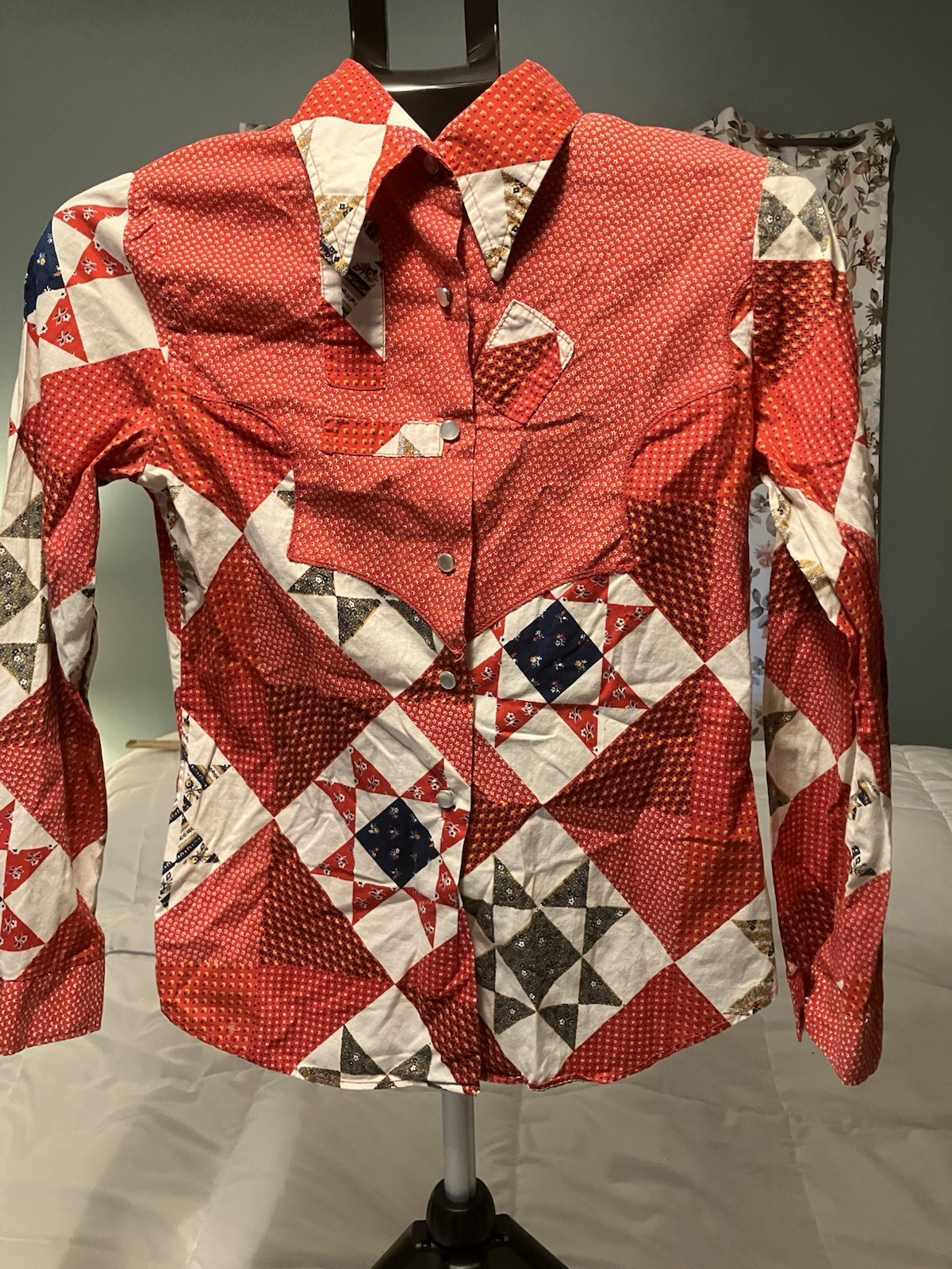 Vintage 1970s You Babes Patchwork Quilt Print Western Snap Shirt Women’s S