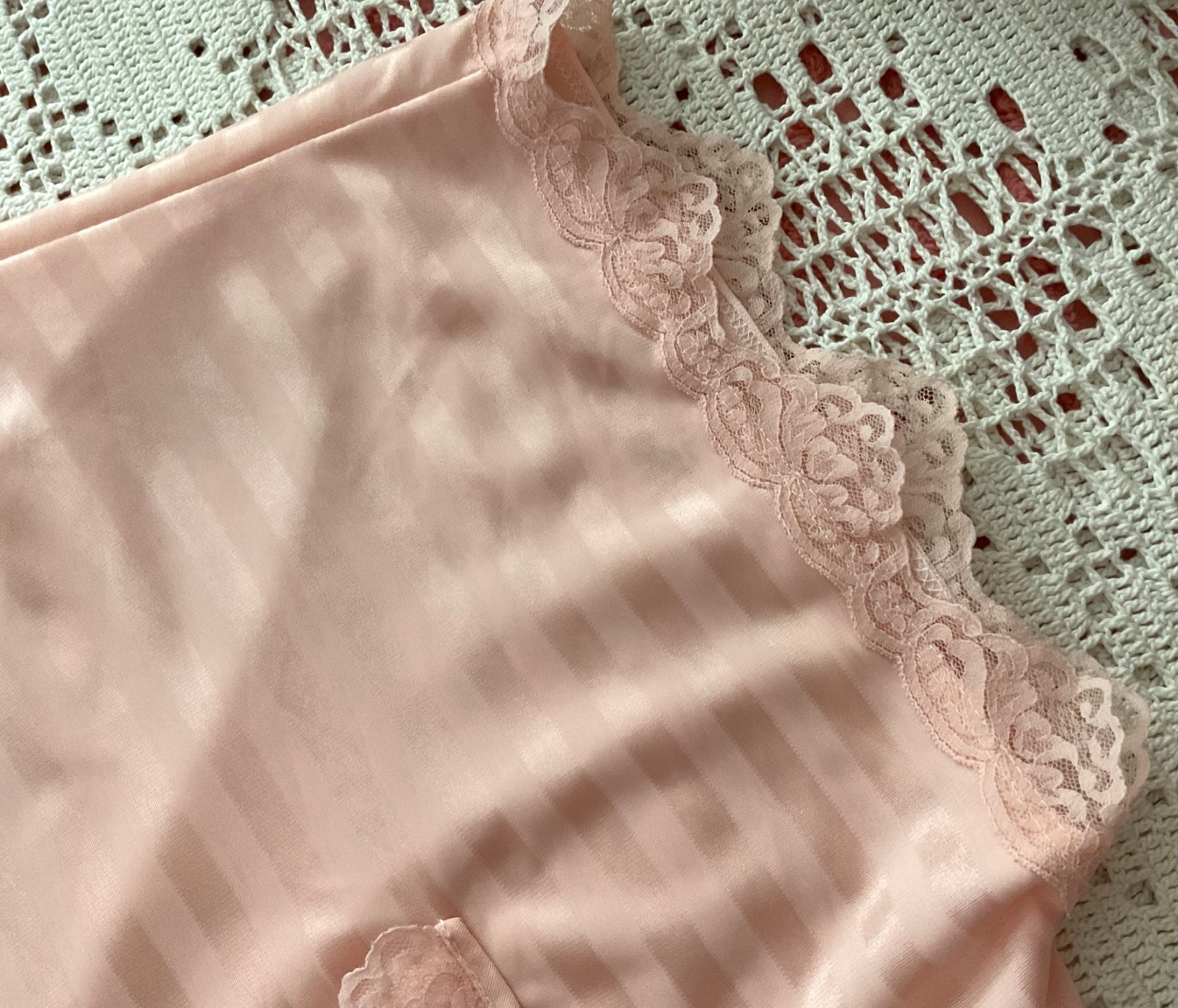 VINTAGE JILL ANDREA OF NY NYLON SZ M 2 PC SHORTIE PJ’S PEACH W/MATCHING LACE TRM
