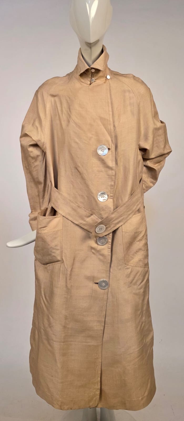 LATE EDWARDIAN SILK SHANTUNG BELTED DUSTER COAT W LARGE SHELL BUTTONS