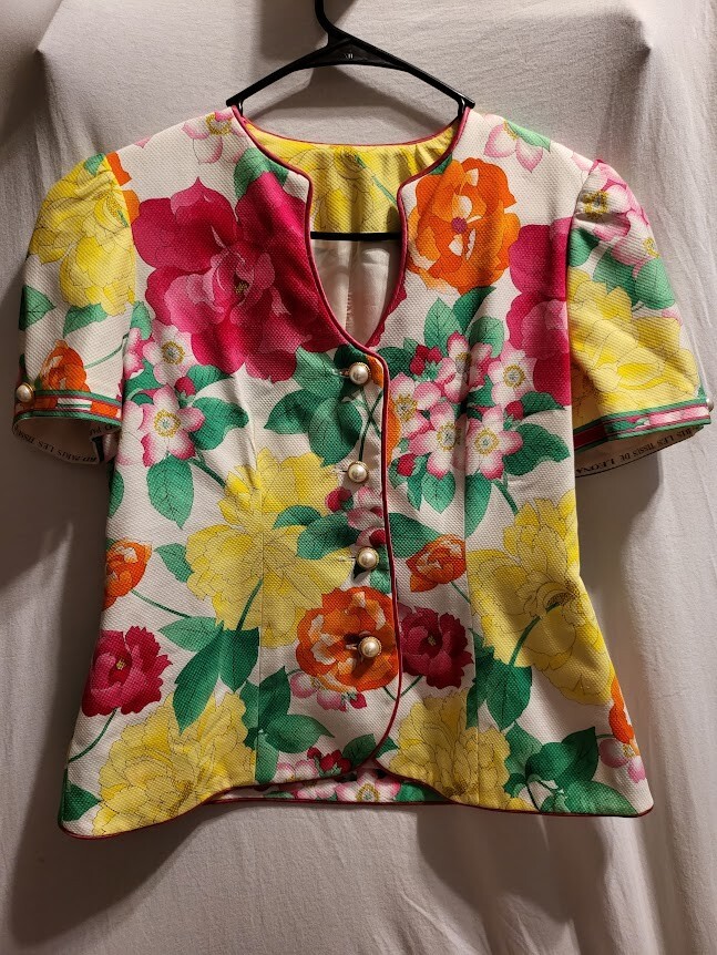 VINTAGE Leonard Paris Floral Print White Short Sleeve Cuffed Top VTG 70s 80s 90s