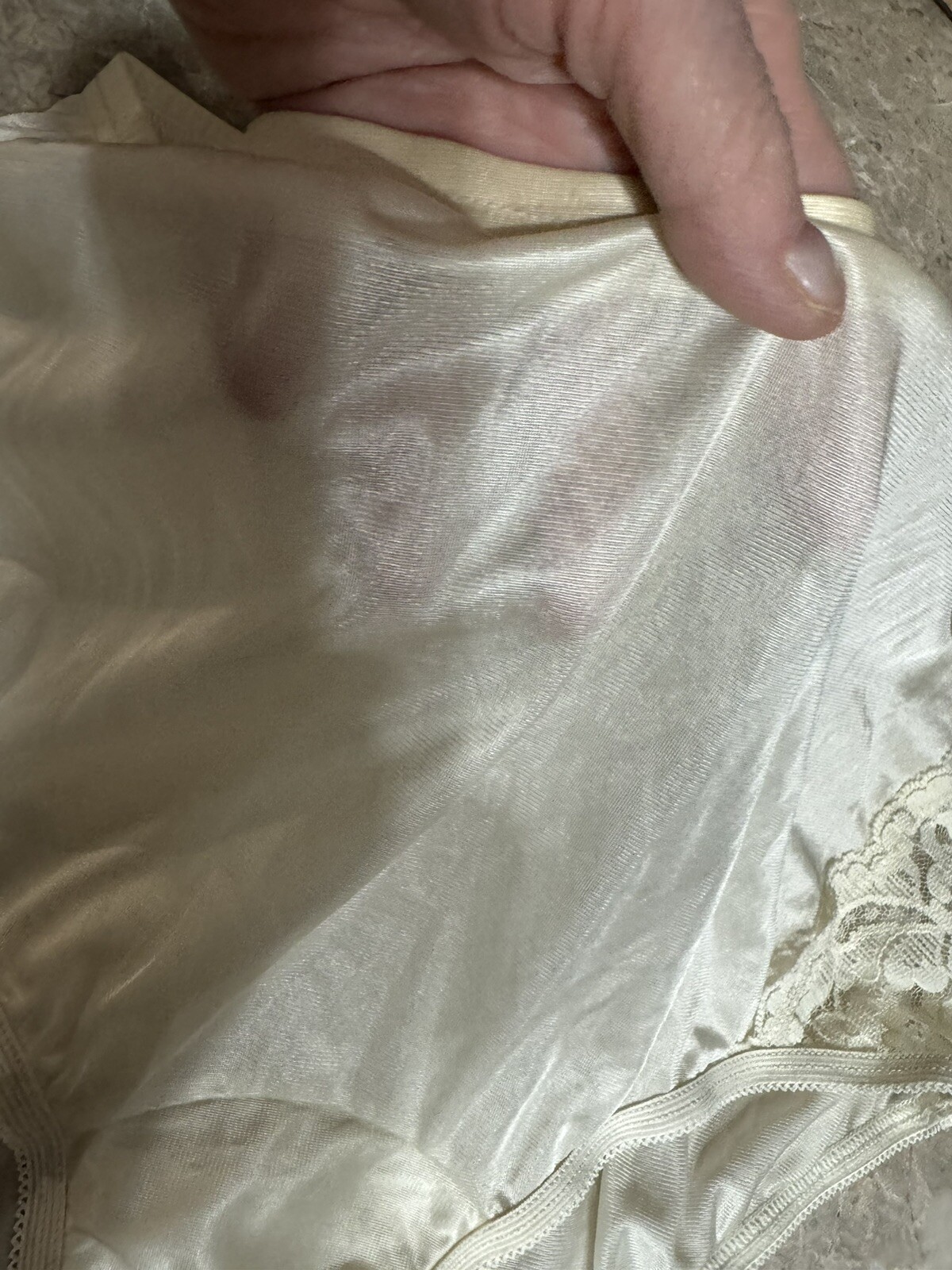 VINTAGE VANITY FAIR SHEER GRANNY PANTY WITH LACE . SIZE 6 / 42. BEIGE