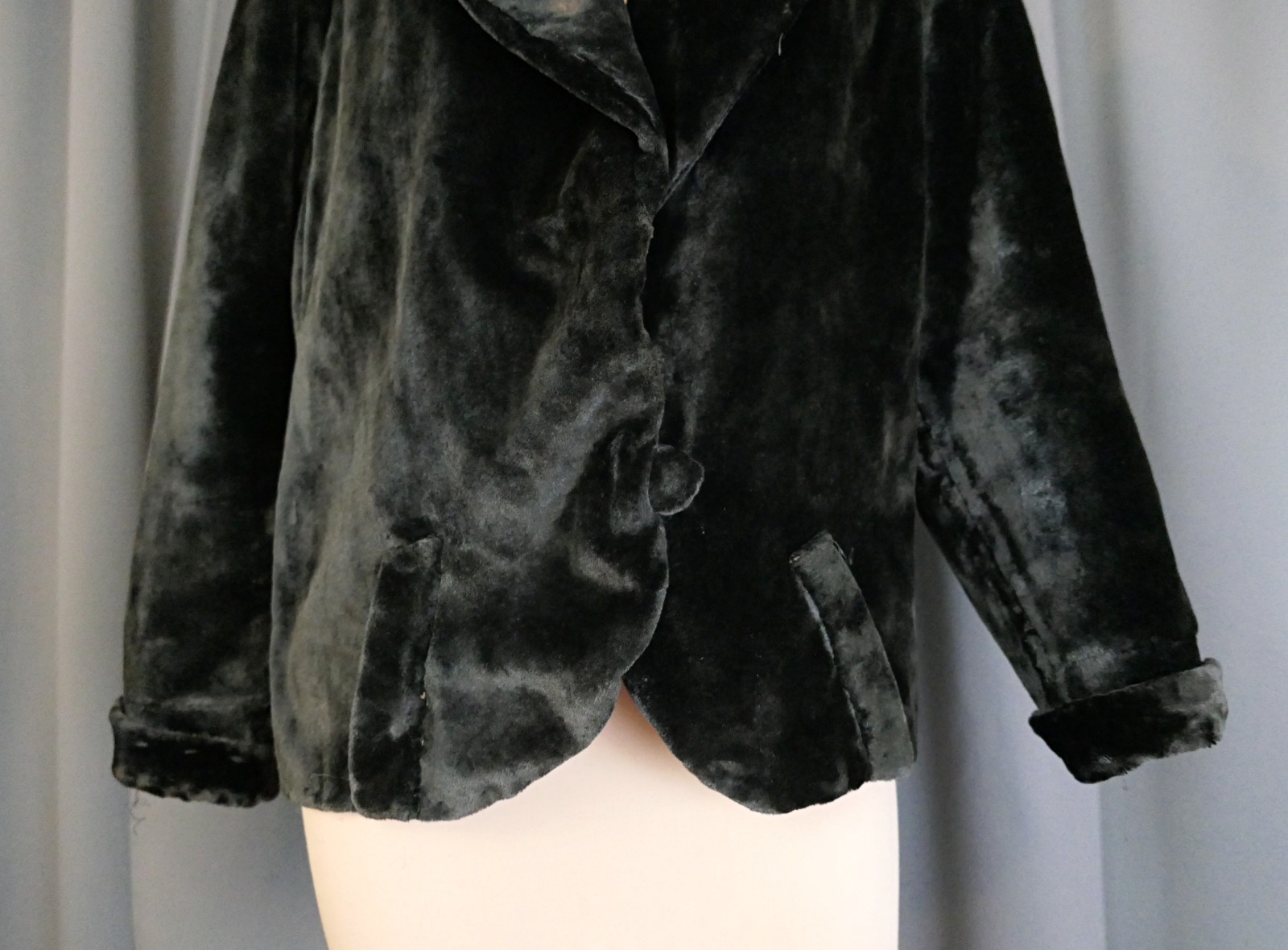 Antique Black Thick Velvet Coat 1800s 1900s, fits 38 inch bust Victorian Jacket