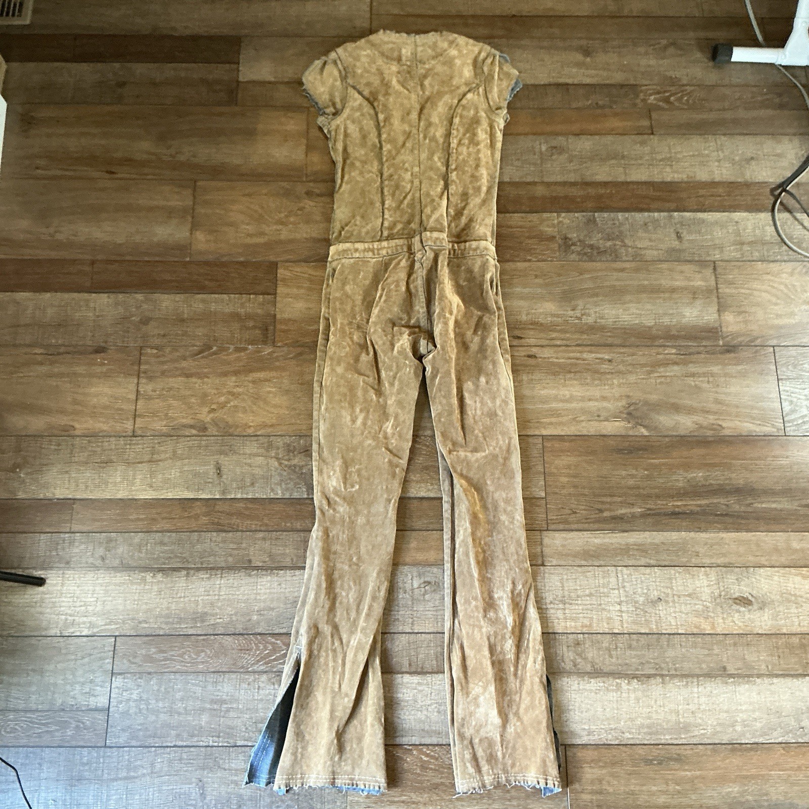 VTG JNCO Suede-Feel Jumpsuit Size M Tan Flare Leg Cap Sleeve Snap Front Y2K #36F