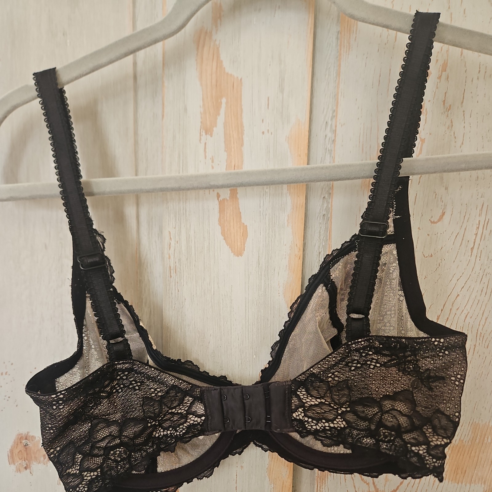 WACOAL VINTAGE HIGH DRAMA BRA 32DD PRE-OWNED BLACK LACE BEIGE APPLIQUÉS GORGEOUS