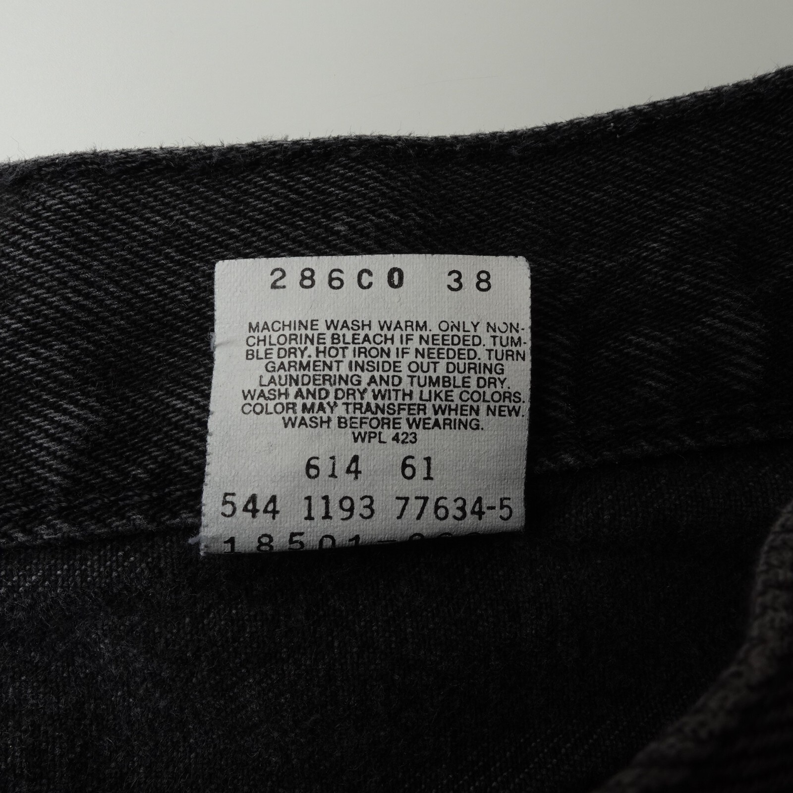 Vintage 90s Levi’s 501 18501-0660 Womens Black Denim Jeans Made in USA 5 L 24×33