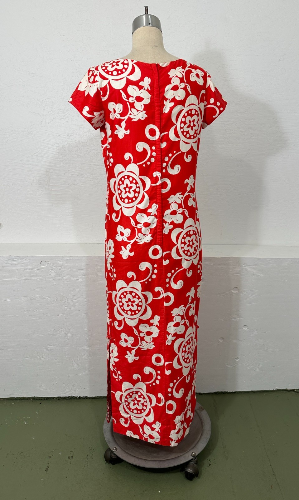 Vintage 60s Royal Hawaiian Sheath Dress Tiki Mod Rockabilly Small Made in Hawaii