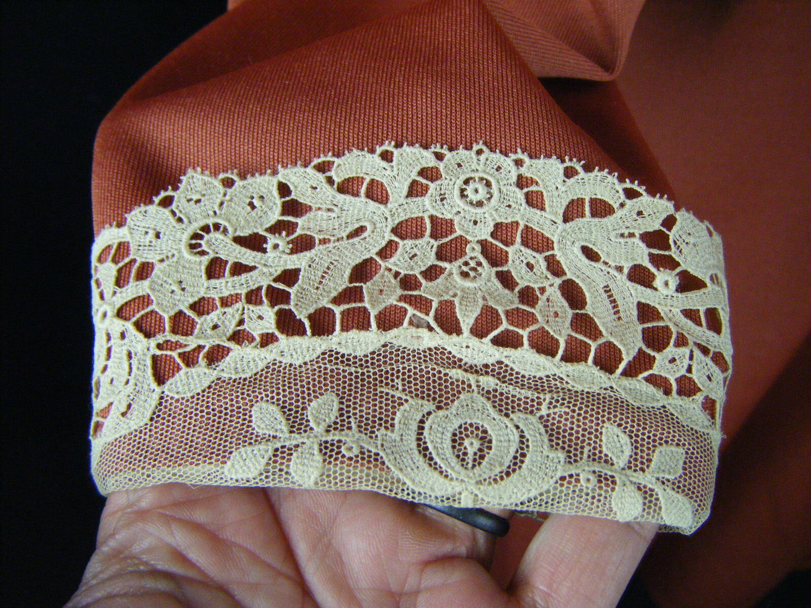 JAMES DAUGHERTY Vtg 70s Brown Knit Dress w/Antique Lace Collar & Cuffs-Bust 40/M