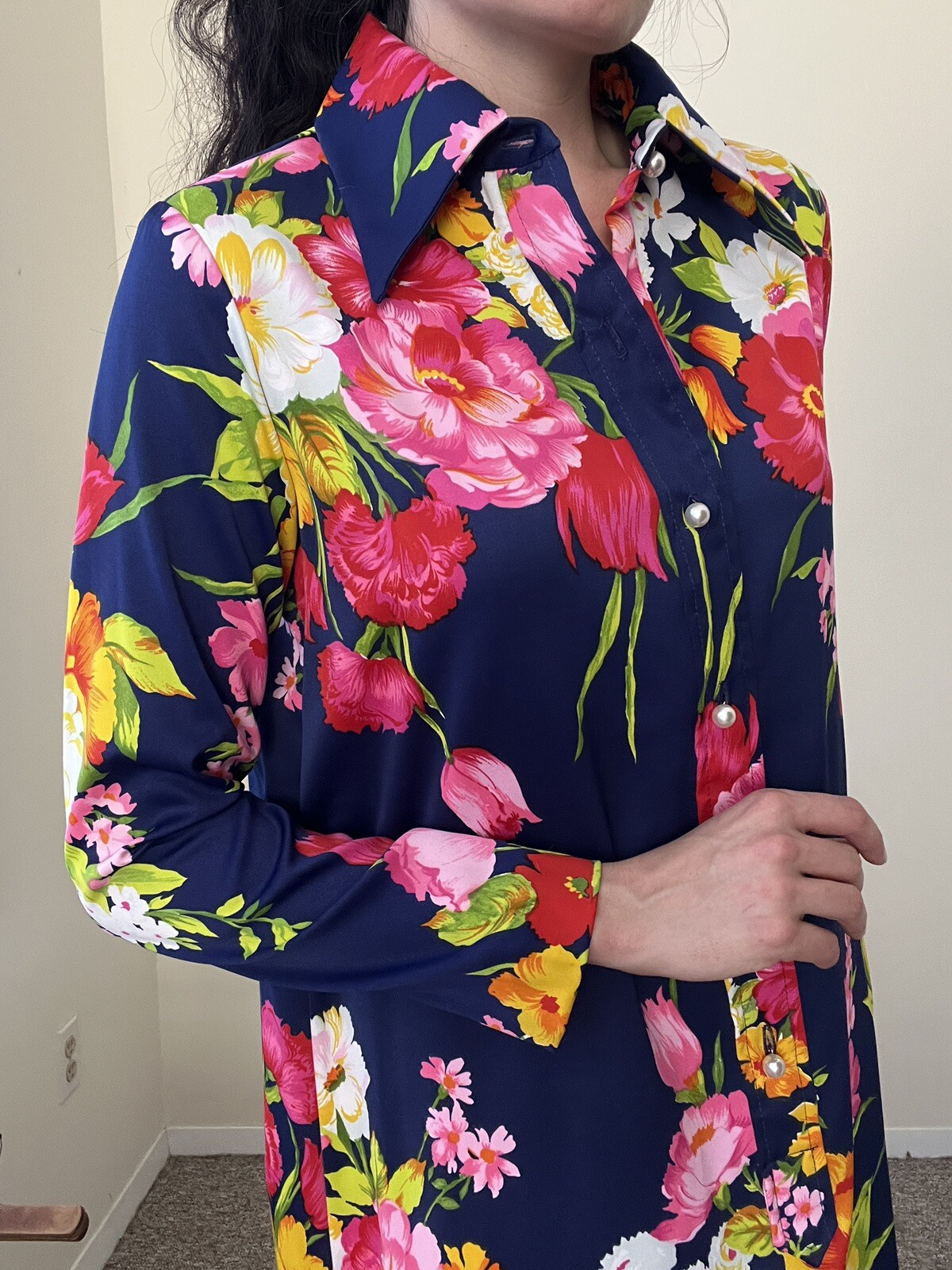 Vintage 70s Vibrant Flower Print Maxi Dress Hostess Dagger Collar Dress Op Art