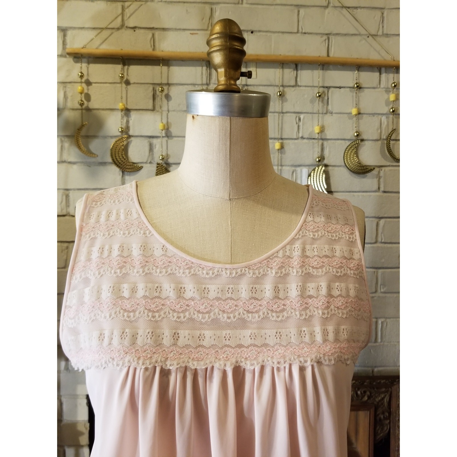 Vintage 70s Lorraine Pink Nylon Lace Yoke Nightgown Babydoll Chemise M