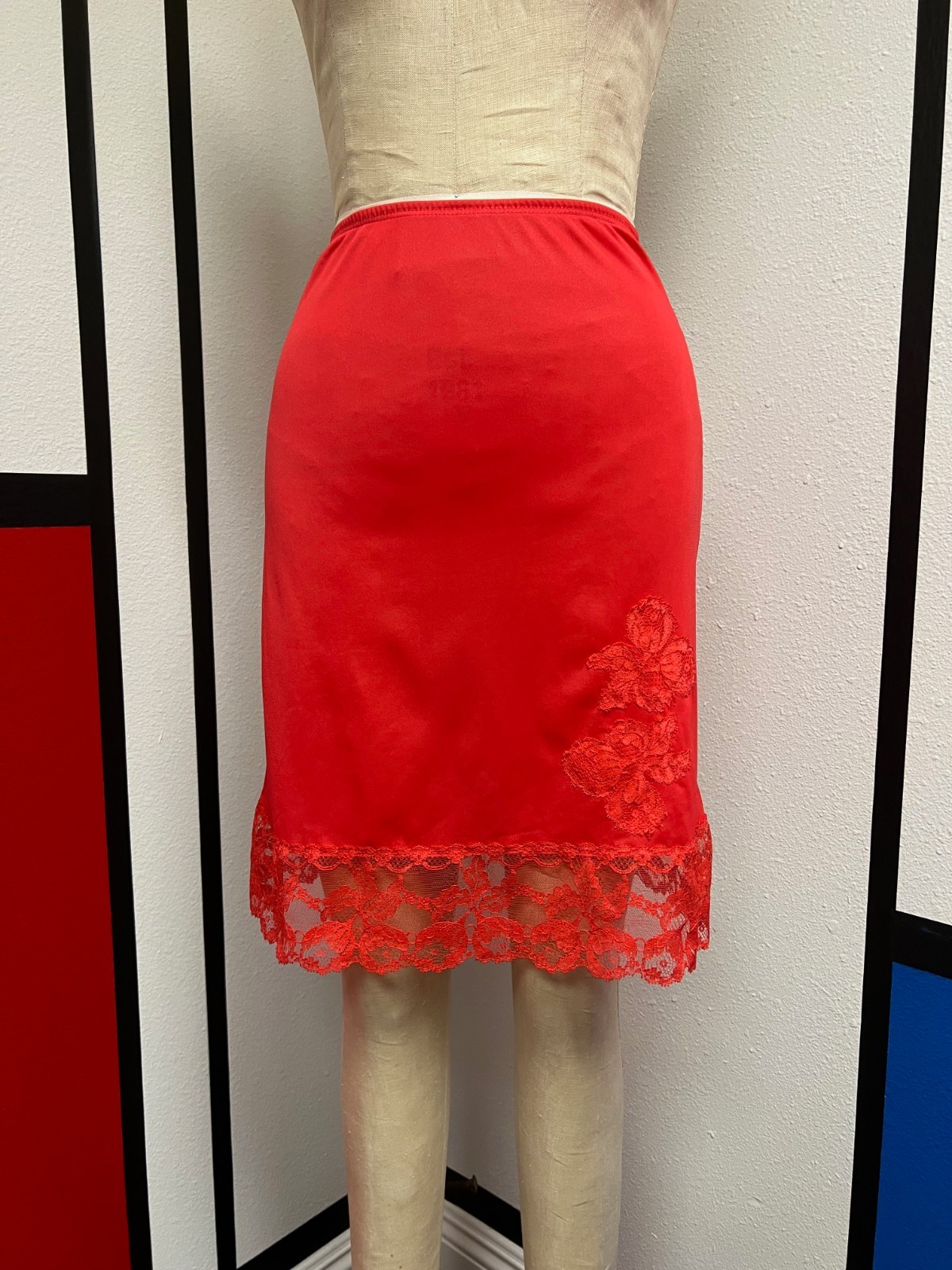 EUC Vintage 1960s Harvey Woods Lace Trim and Decorated Nylon Slip Skirt Small