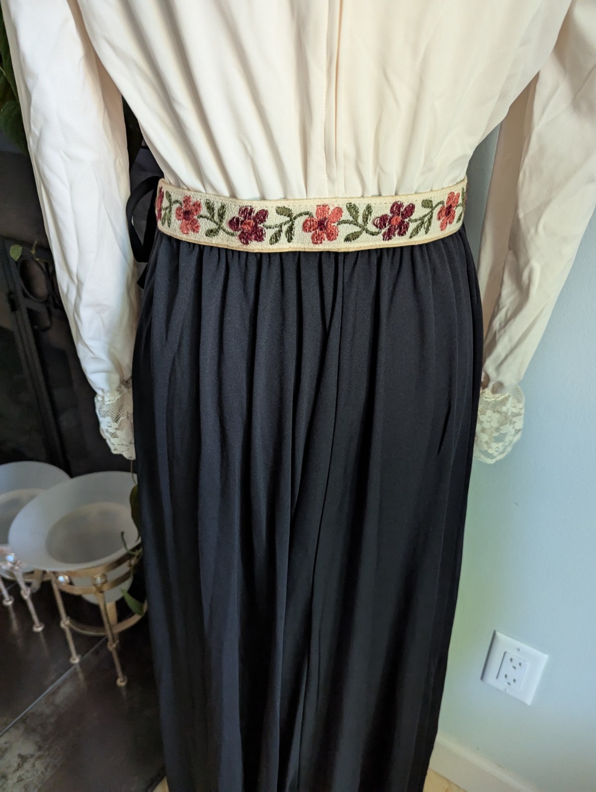 Vtg 60s/70s Maxi Dress S/M Lace Trim With Flower Belt Long Sleeve Cream Black