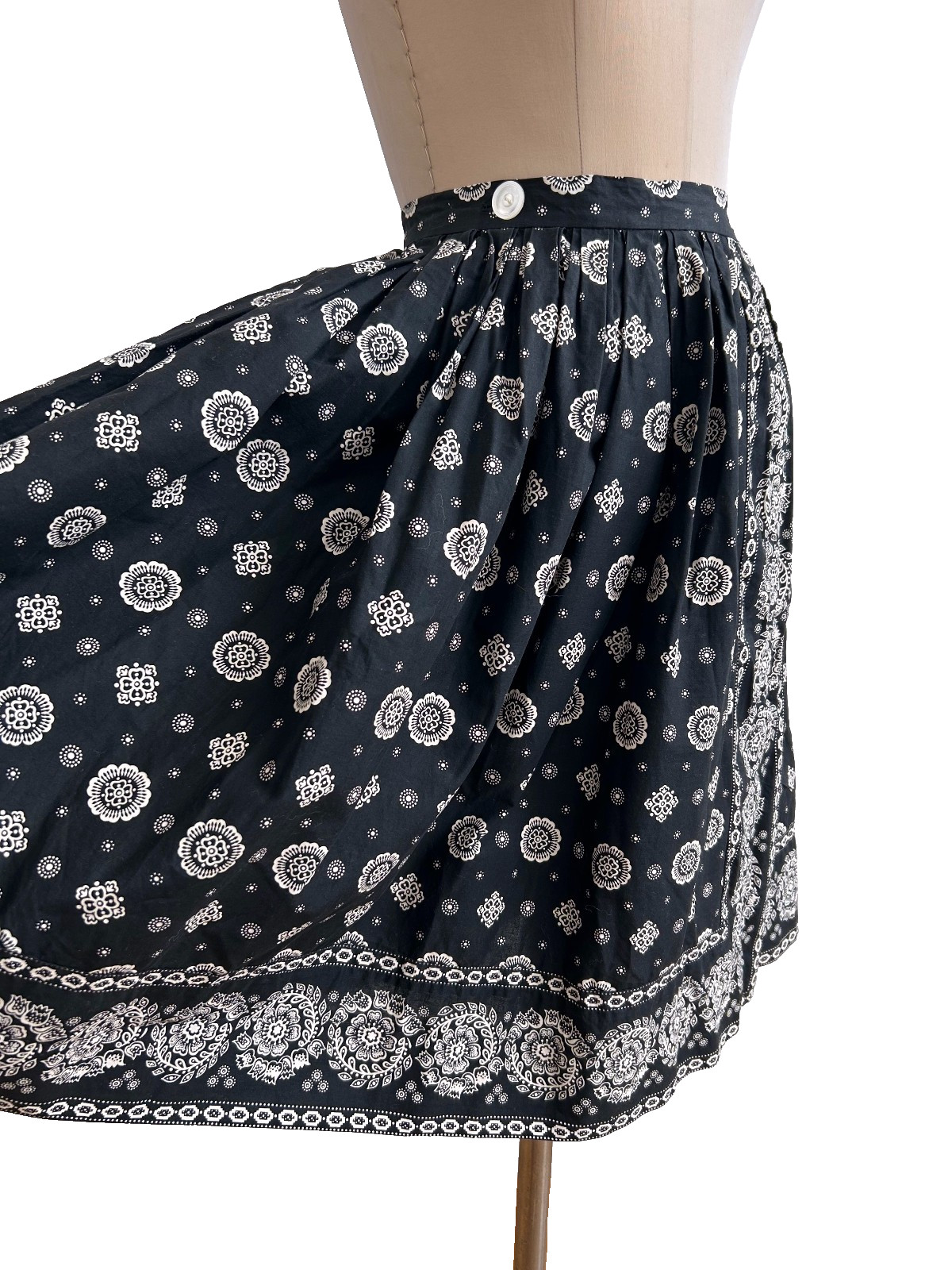 1950s French Print Cotton Summer Skirt 26″ Waist Souleiado Chic Maisel Era
