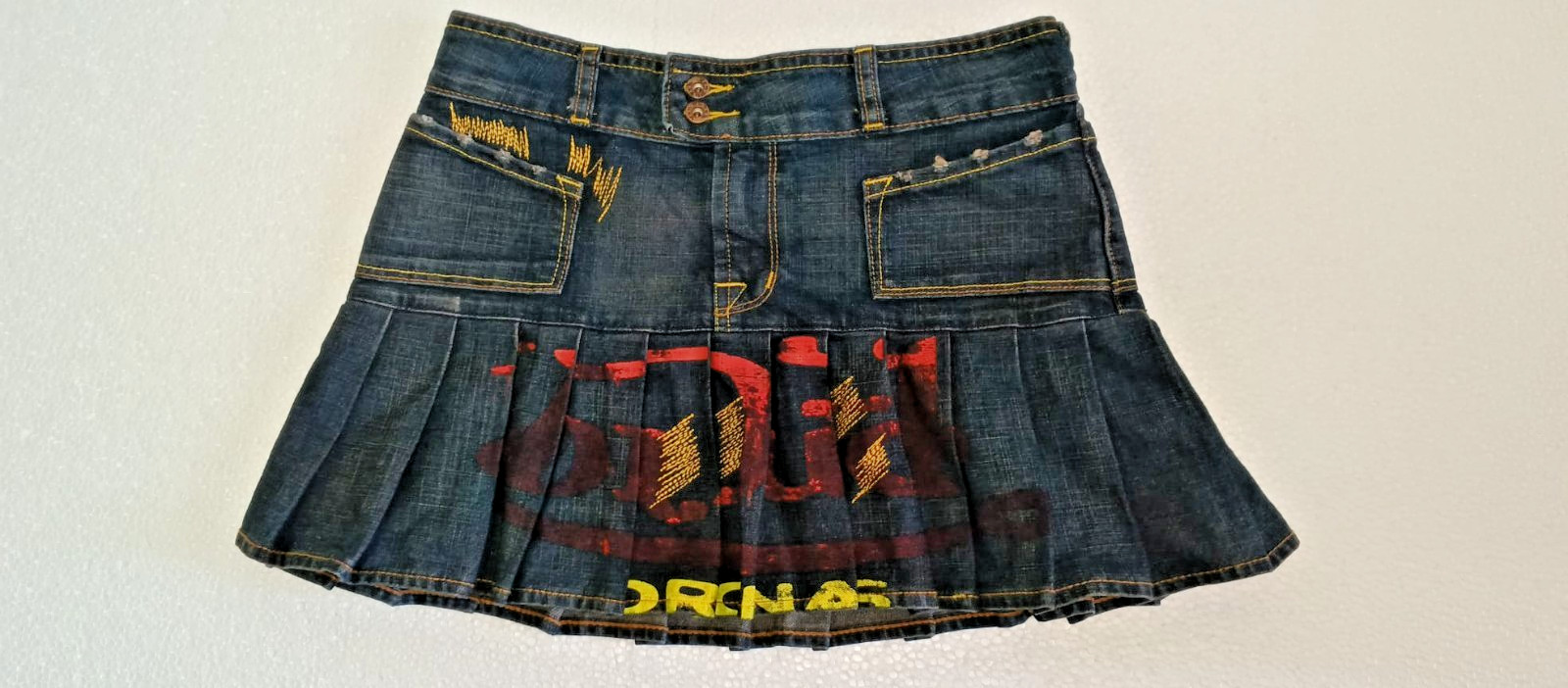 Y2K Vintage Von Dutch Mini Skirt with Pleating and Print