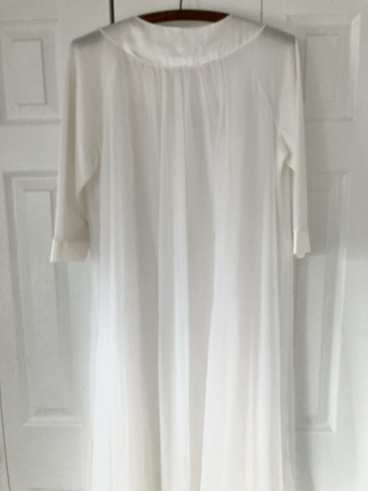 Vintage 1960’s Gossard Artemis Cream Nylon Chiffon Peignoir Robe Medium USA