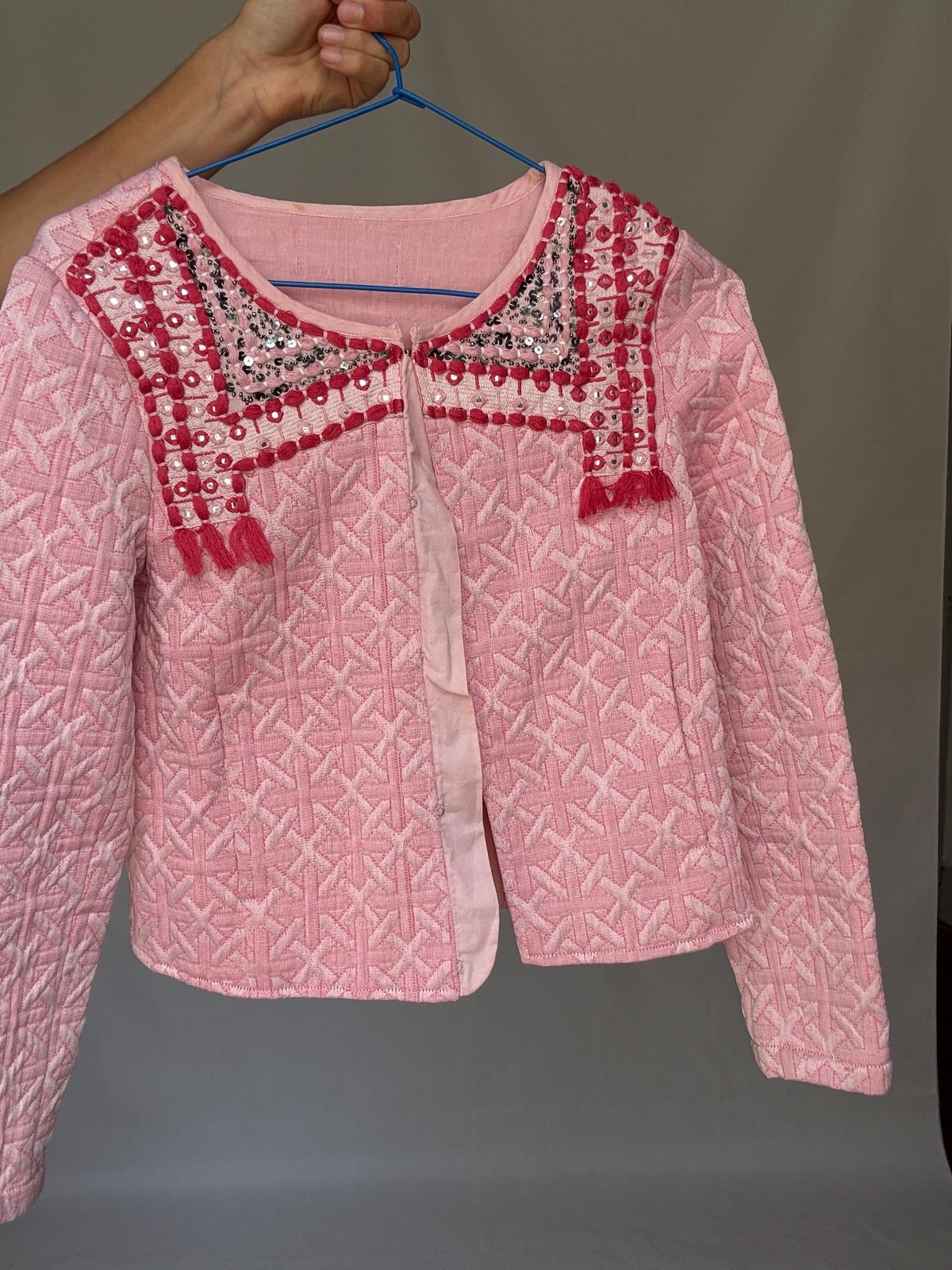 Embellished Jacket with Sequins and Tassels – Barbiecore Cropped Blazer – Textur