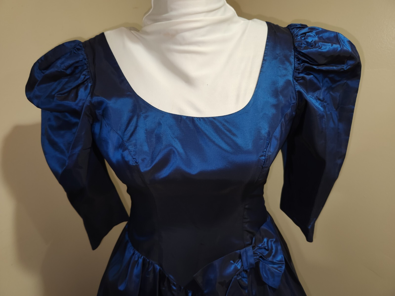 Unlabled Vintage Taffeta Formal * Deep Blue * sz10apx (Measurements Given) * GUC