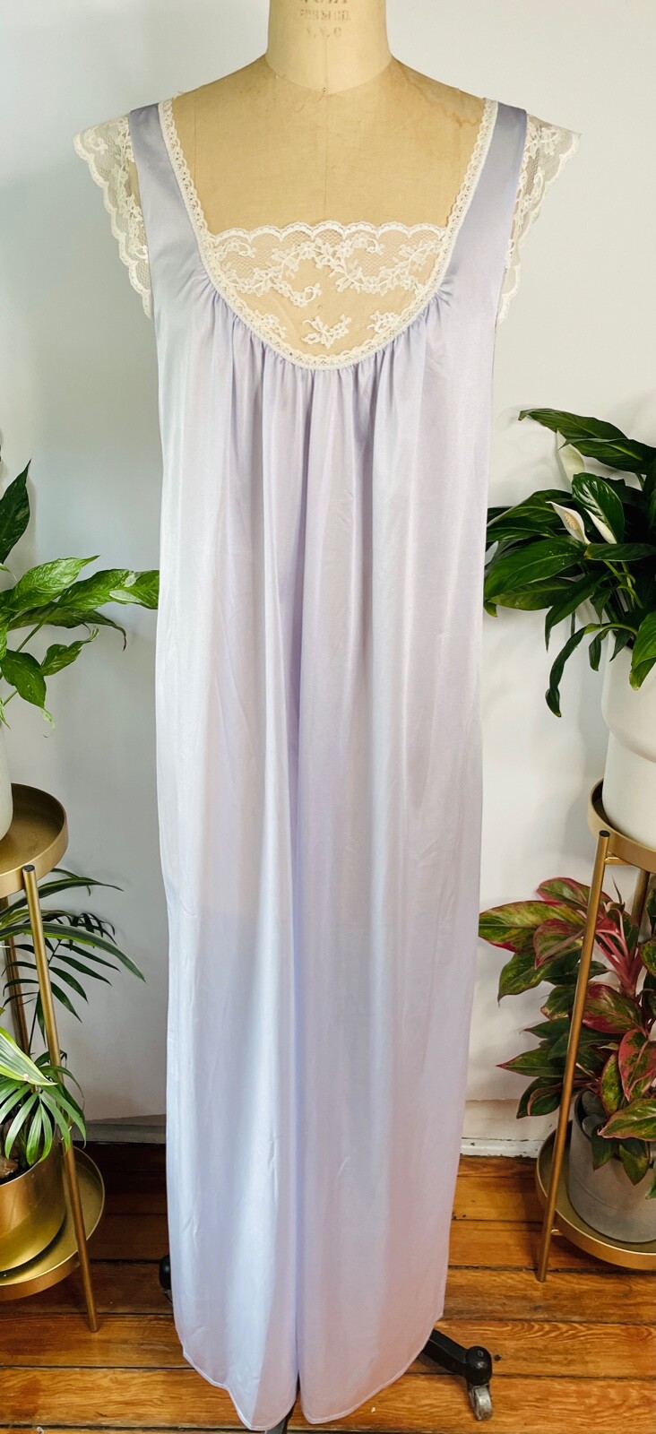 VTG 70’S FRENCH MAID*LOVELY!!BLUE PURPLE NYLON&OFF WHITE LACE LONG NIGHTGOWN*M