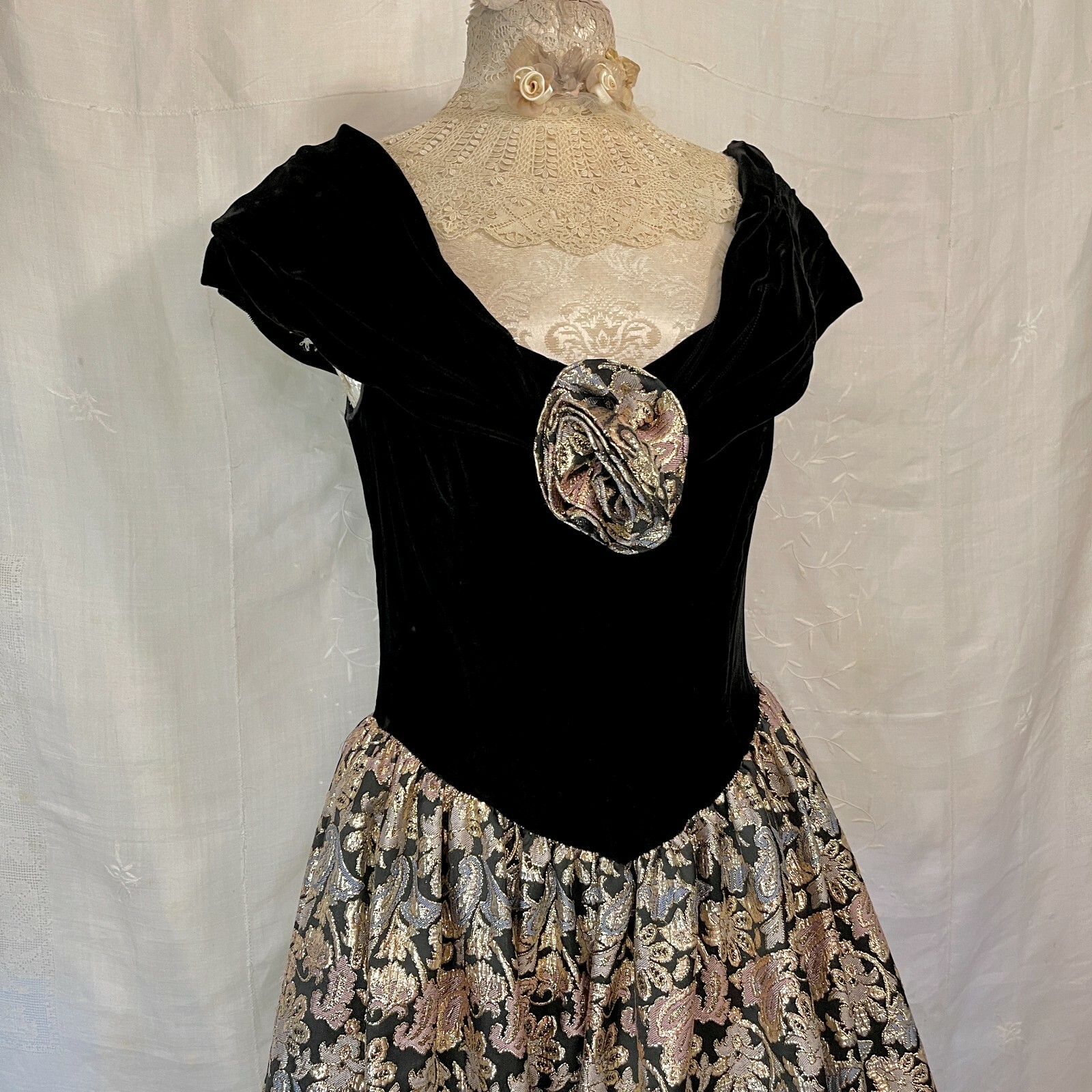 90s Vintage Black Velvet Metallic NYE Ball Gown M JESSICA MCCLINTOCK Dress
