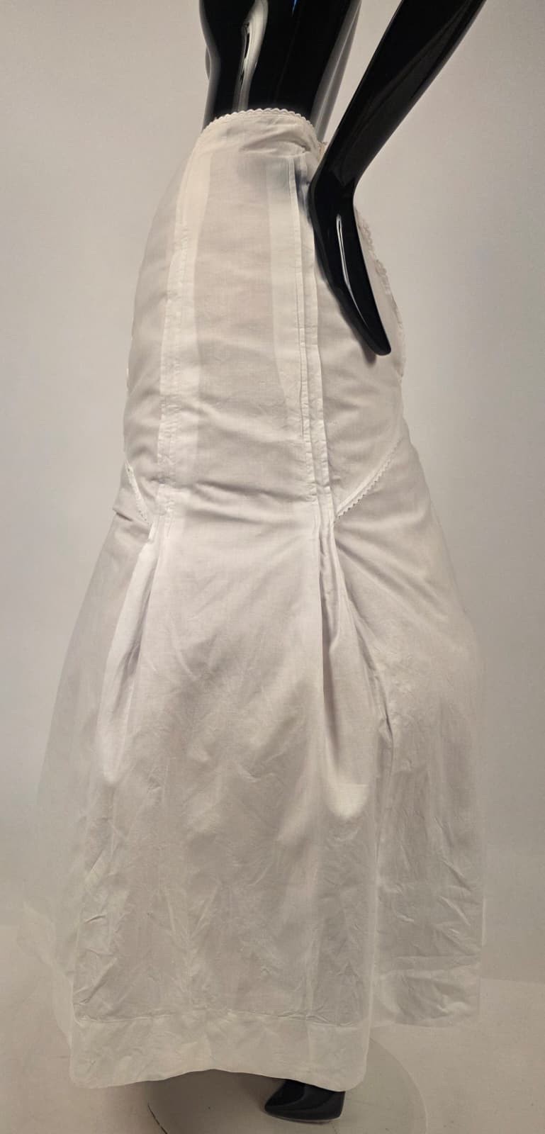 EDWARDIAN WHITE SKIRT W POLISHED STONE BUTTON TRIMMED FRONT
