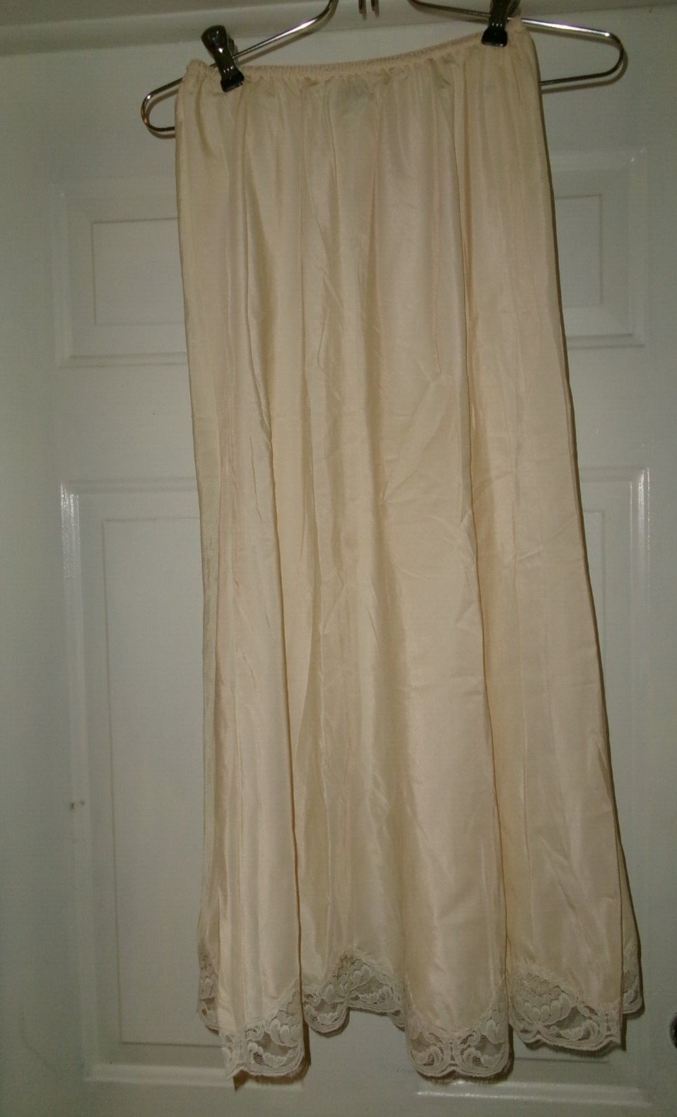 Vintage Corhan Noumair Crepe Half Slip, Lace Hem Size Medium Trade Union Label