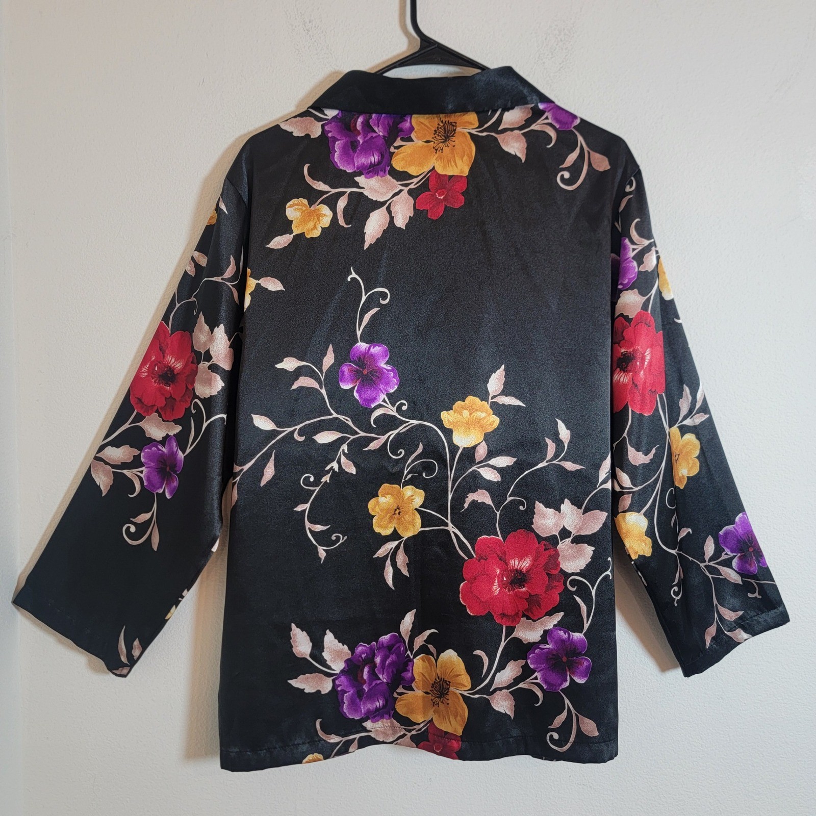 VTG Jones New York Button Down Long Sleeve Black Floral Medium Casual Work Party