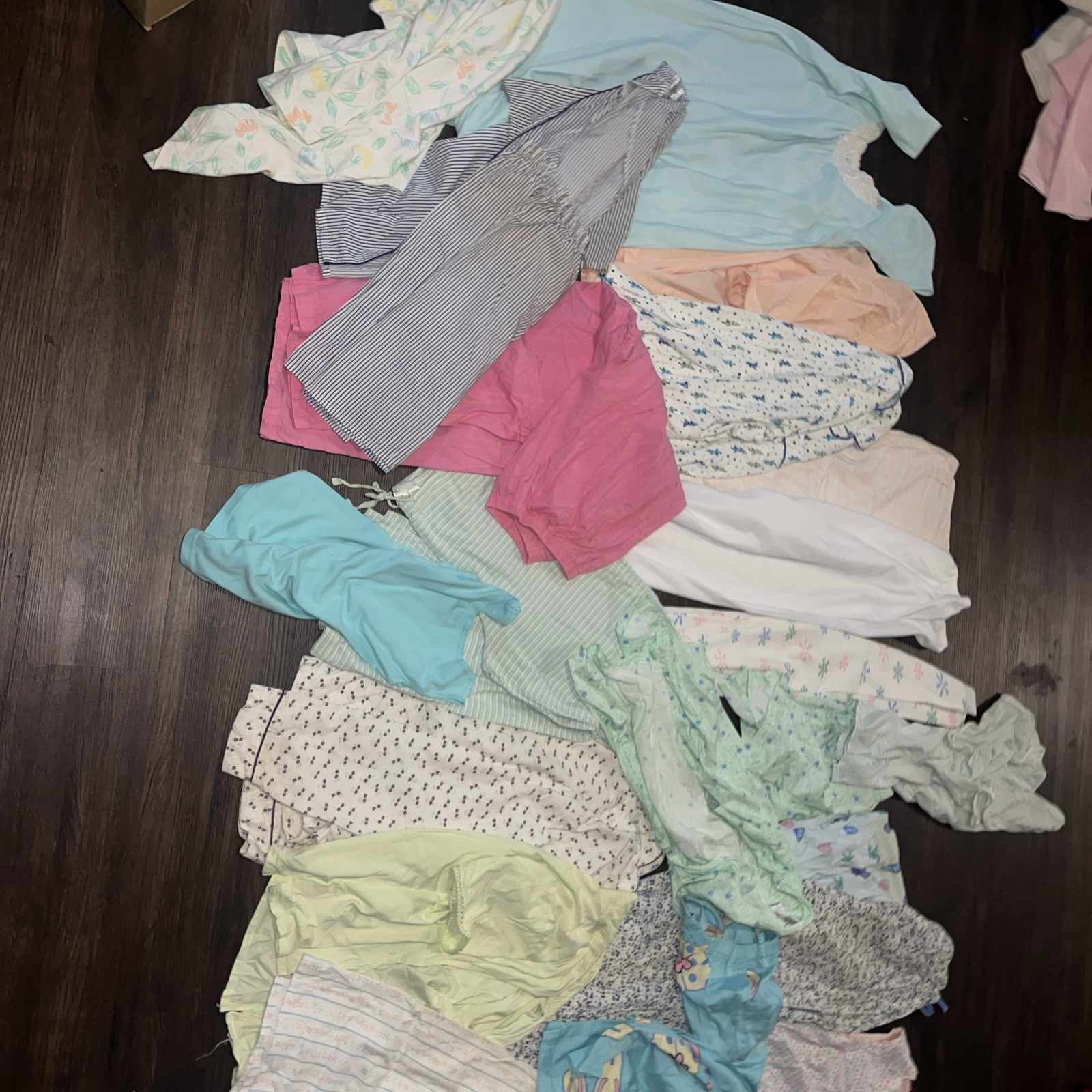 Vintage 90s/00s Women’s Sleepwear Nighties Tops, Bottoms Size S And M Lot Of 25