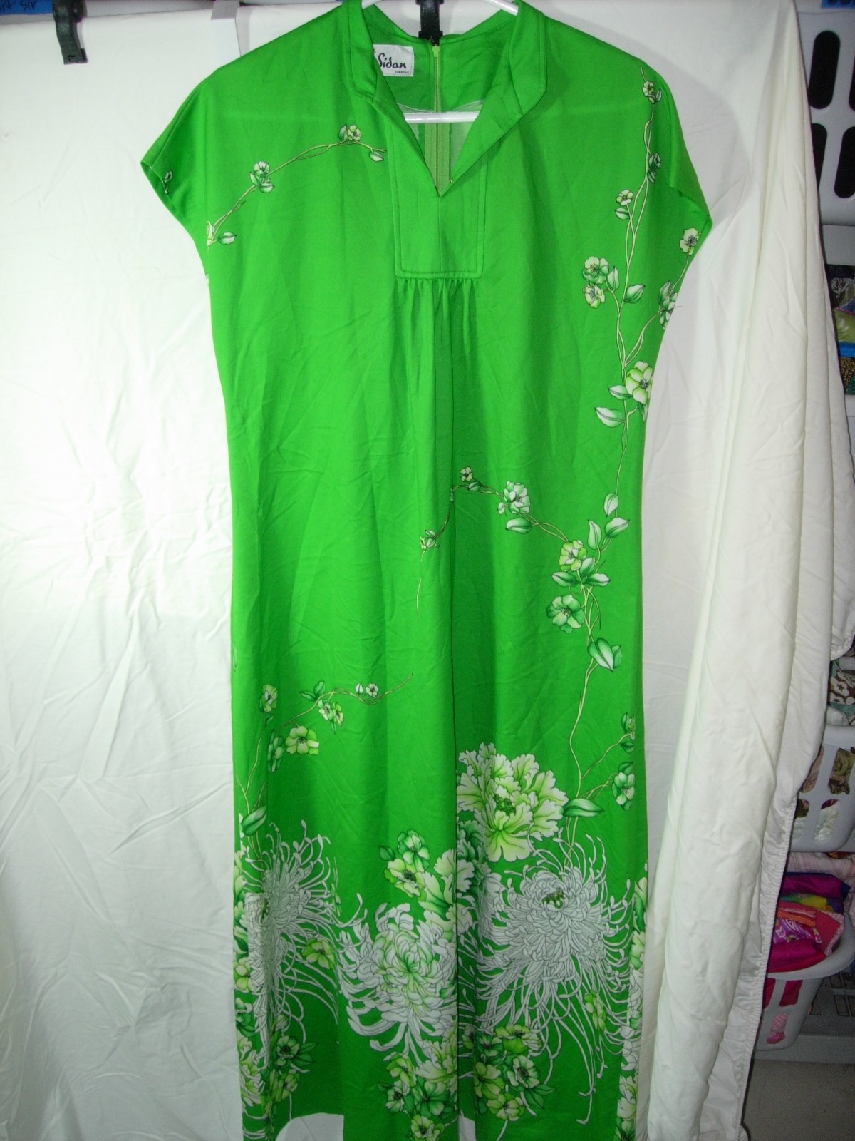 WOMENS VINTAGE 1960’S MOD LIME GREEN POLY Hawaiian ALOHA Long Dress MUUMUU M 40