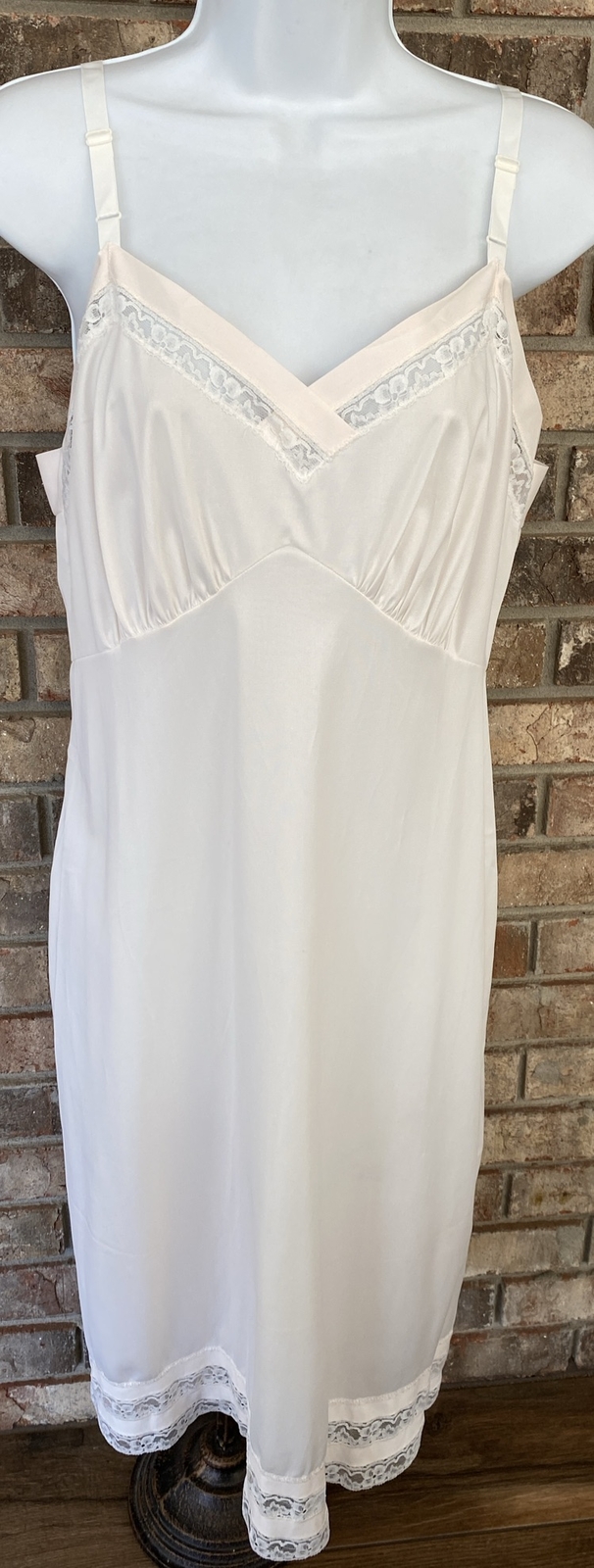 Vintage Sans Souci Women’s Light Pink Nylon Full Slip Size 36 Tall – 36T