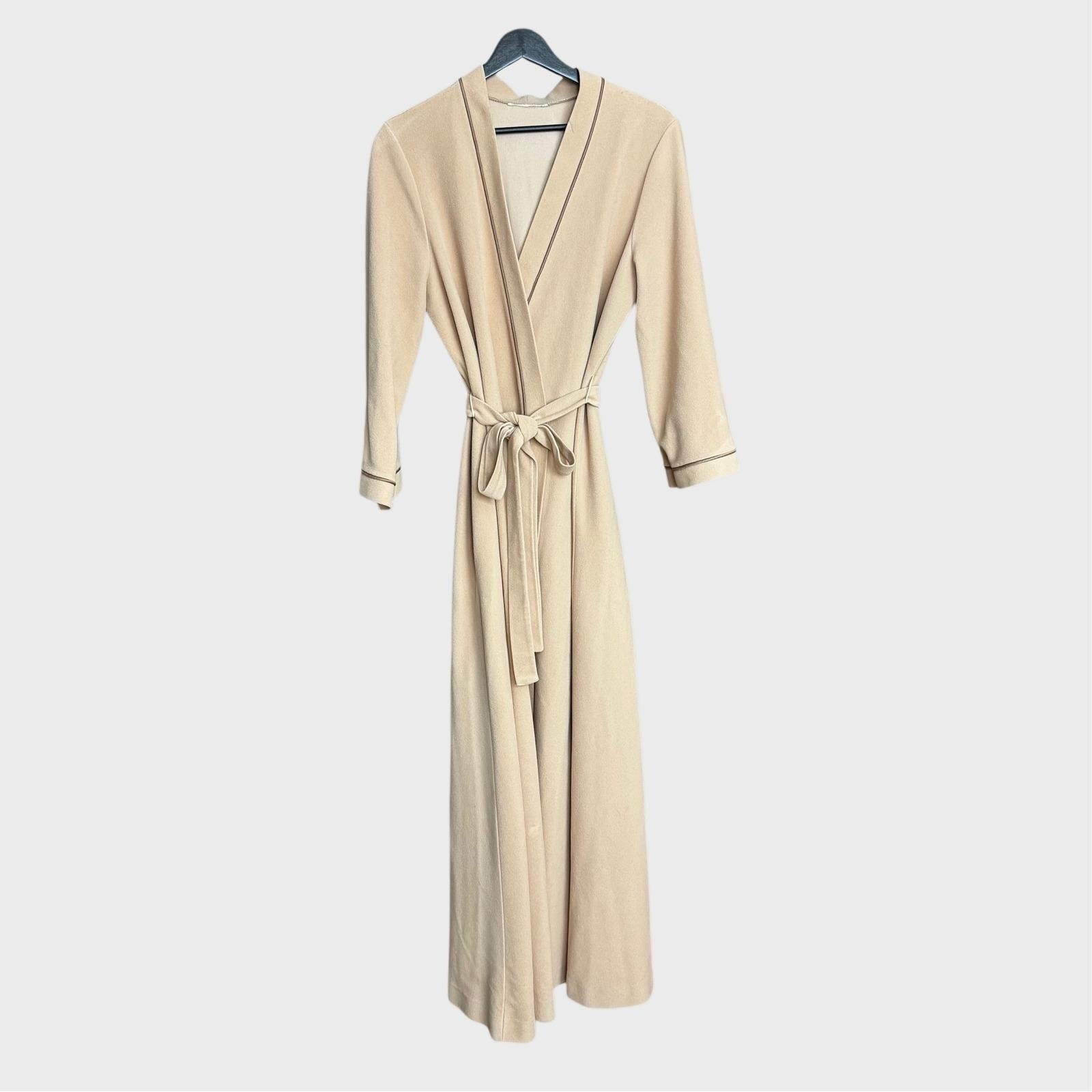 Vintage 80’s Beige Women’s Med Large Long Robe dark piping Retro Cozy Soft