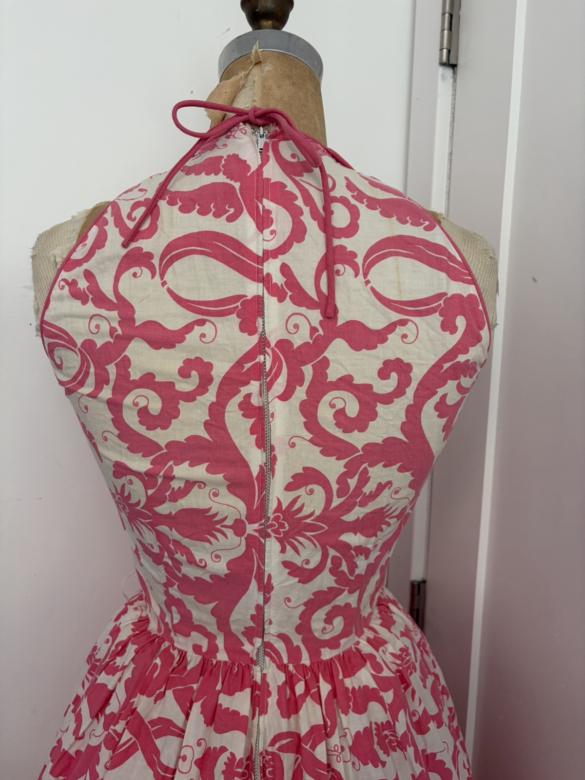 Vintage 1950s Novelty Print Dress Cupid Size Xxs Pink And White XS Pockets Women