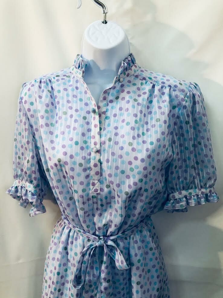 VTG 70s Cottagecore Pretty pale blue + lavender ruffled polka dot belted dress M