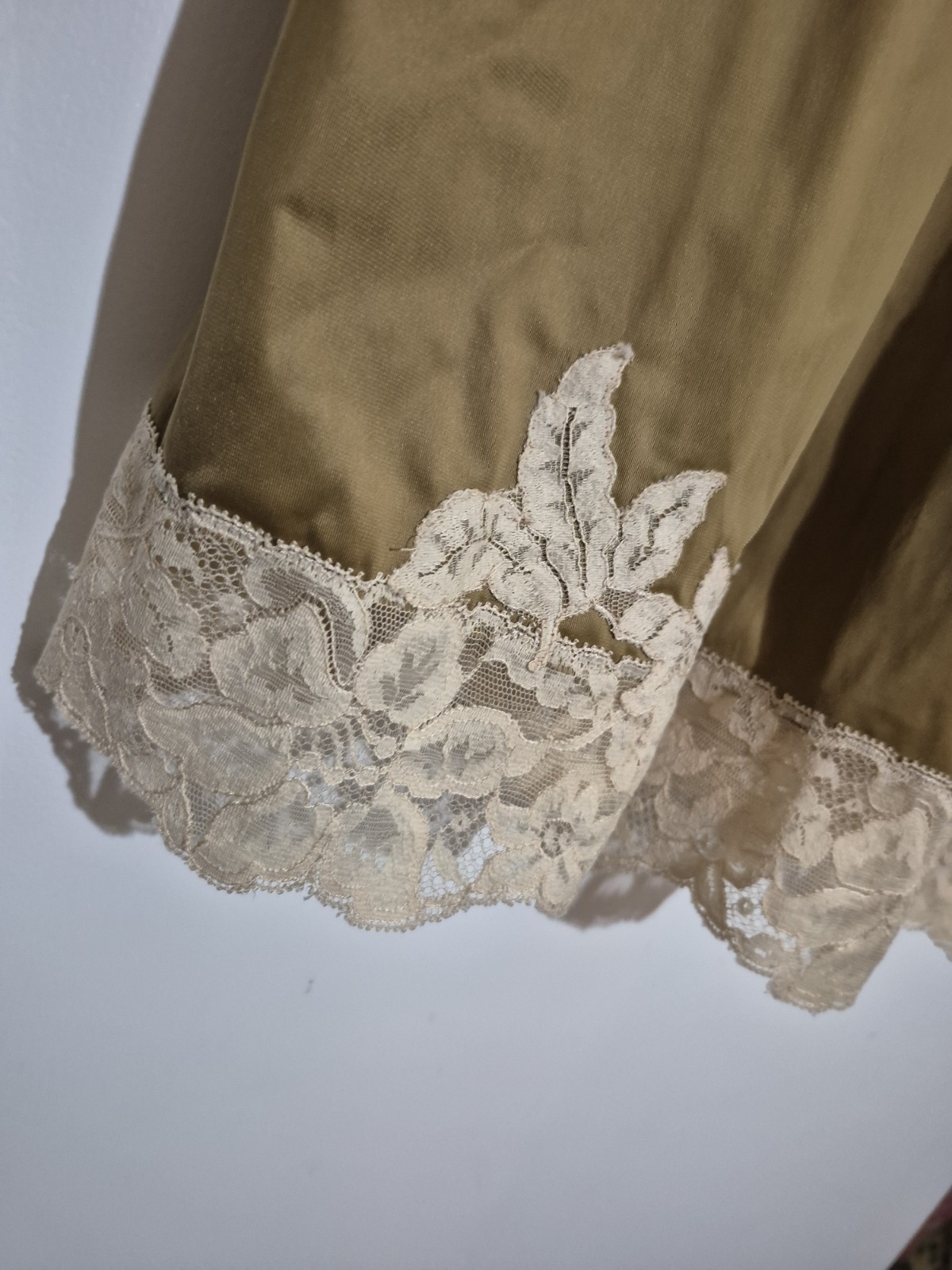 💥 UNIQUE Vintage 1960s Vanity Fair Tricot Nylon Lace Slip Dress Sz 32 Brown D2