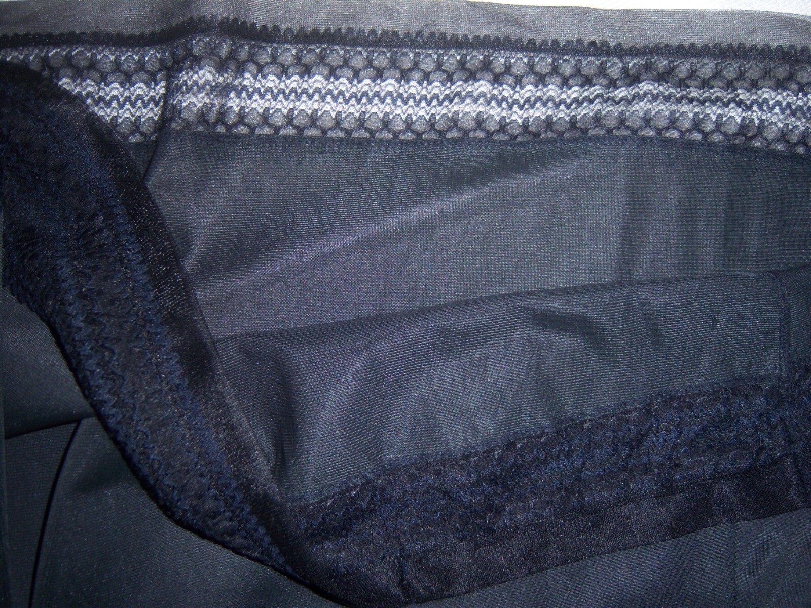 VINTAGE 1960s by VELROSE SILKY NYLON LINGERIE FULL SLIP Tall sz 36