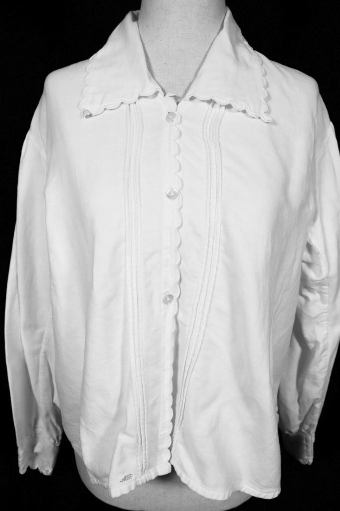Antique French 1920’s White Cotton Flannel Lined Blouse Scallop Trim Size XL