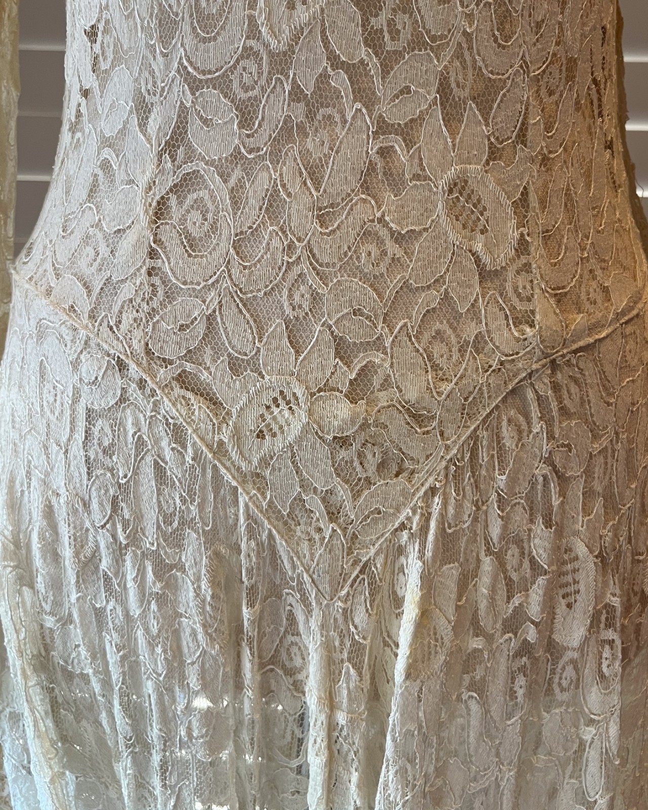 Rare 1930s Sheer Chantilly Lace Wedding Dress Gown – Long Catherdral 2.5m Train