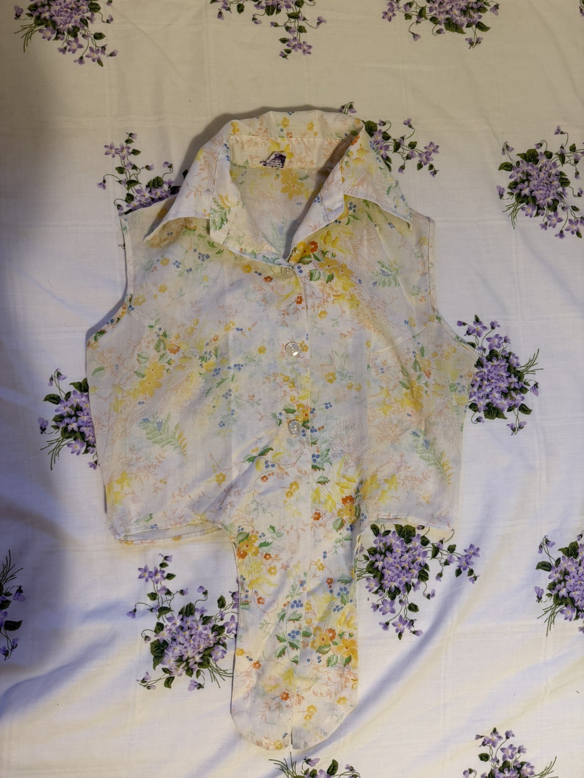 Vintage 1970s novelty floral print crop top ladies white yellow blouse tie waist
