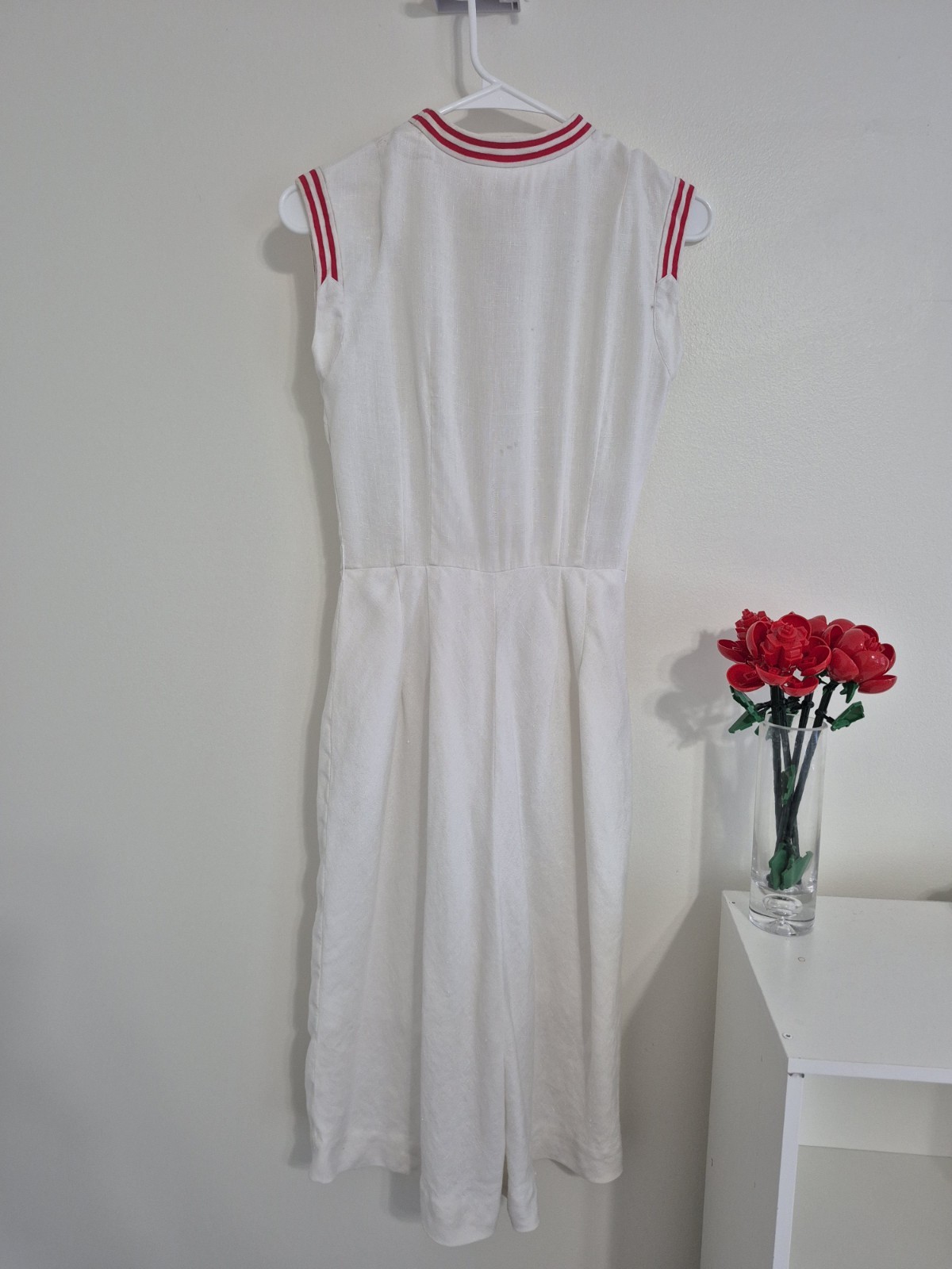 Vintage 40s / 50s White Linen Day Dress – Red Piping Trim & Button-Front – XS/S