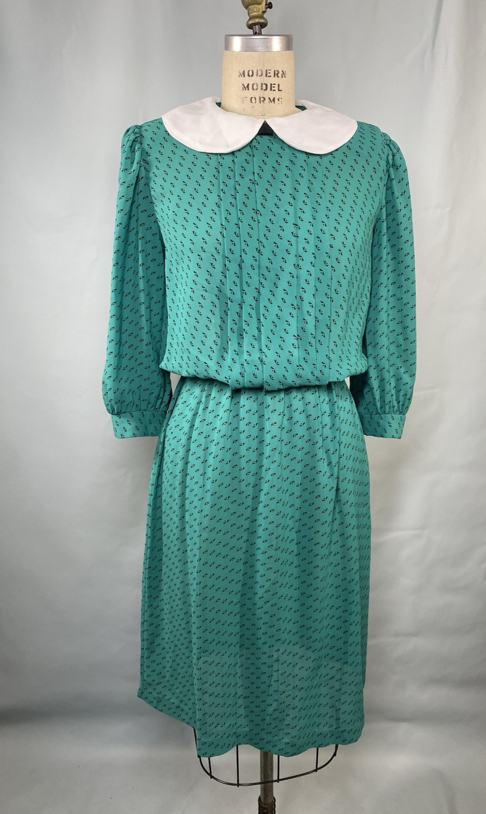 Vintage Dress SIZE MEDIUM green Peter Pan collar ALEXIS FASHIONS 80s 70s modest