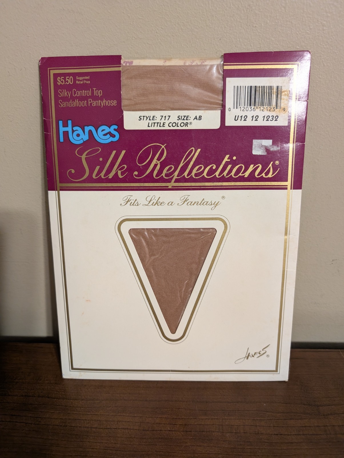 Vtg 2 pr Hanes Silk Reflections FITS LIKE A FANTASY Style 717-AB Different Color