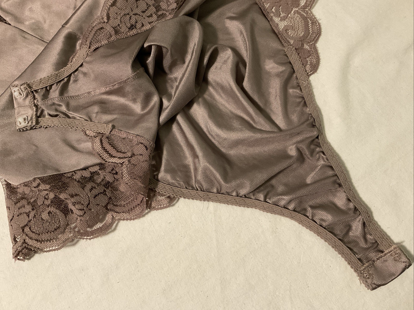 Vintage Maidenform Chantilly Shiny Nylon Snap Crotch Slip Bodysuit Size Small 32