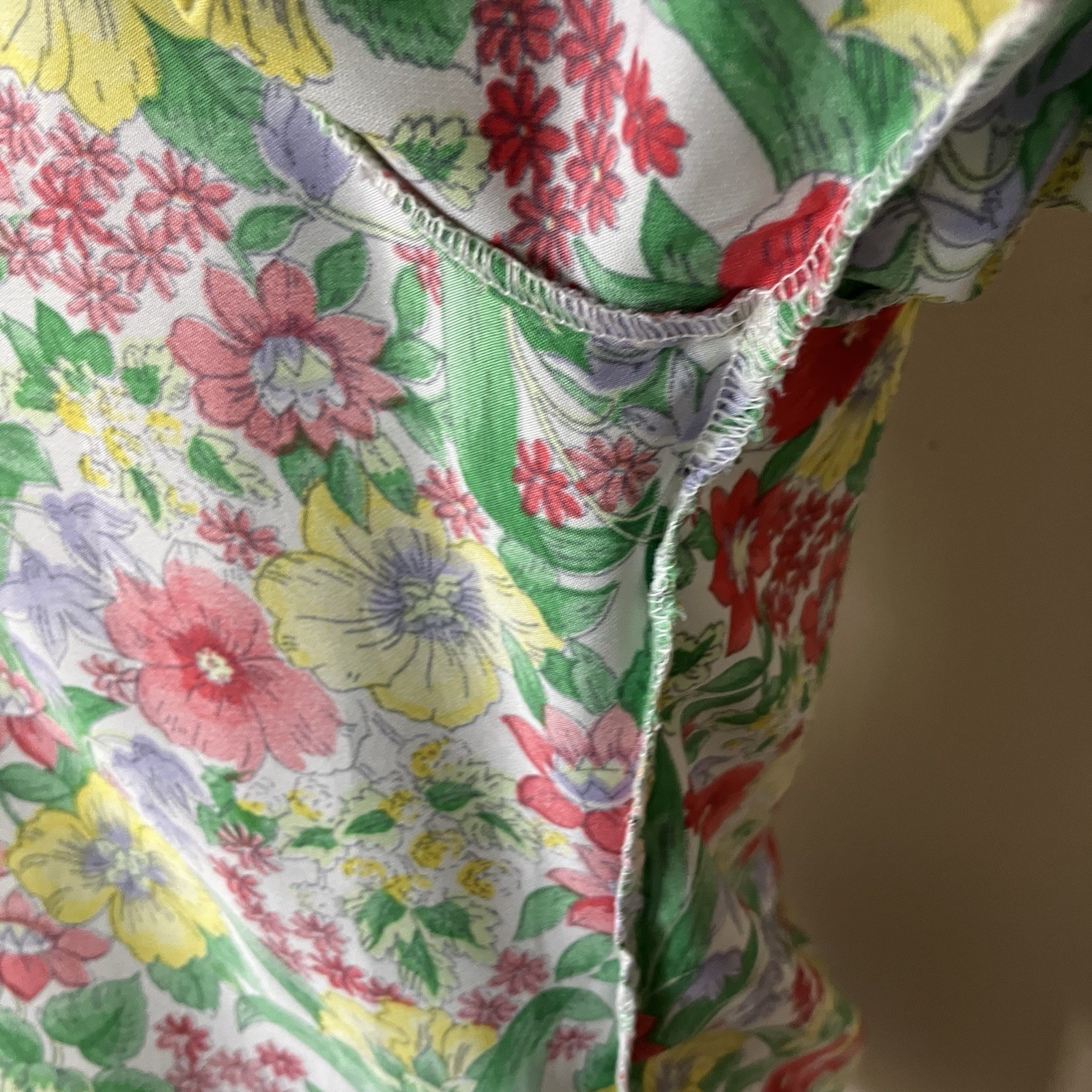 Vintage 60s/70s Mod Floral Button Down Blouse Size Med Women’s Long Sleeve