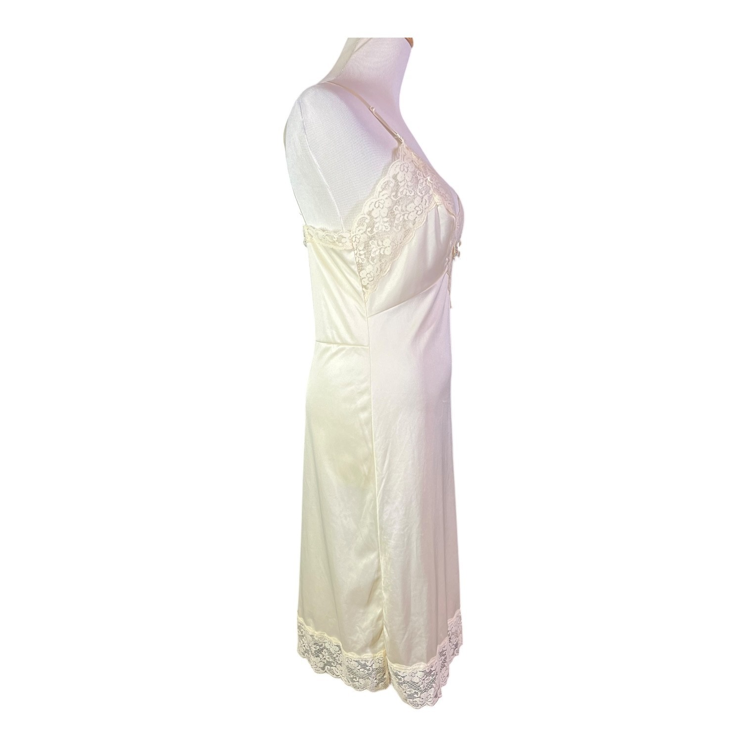 Vintage Sliperfection Size 34 Cream Slip Adjustable Straps Lace Trim