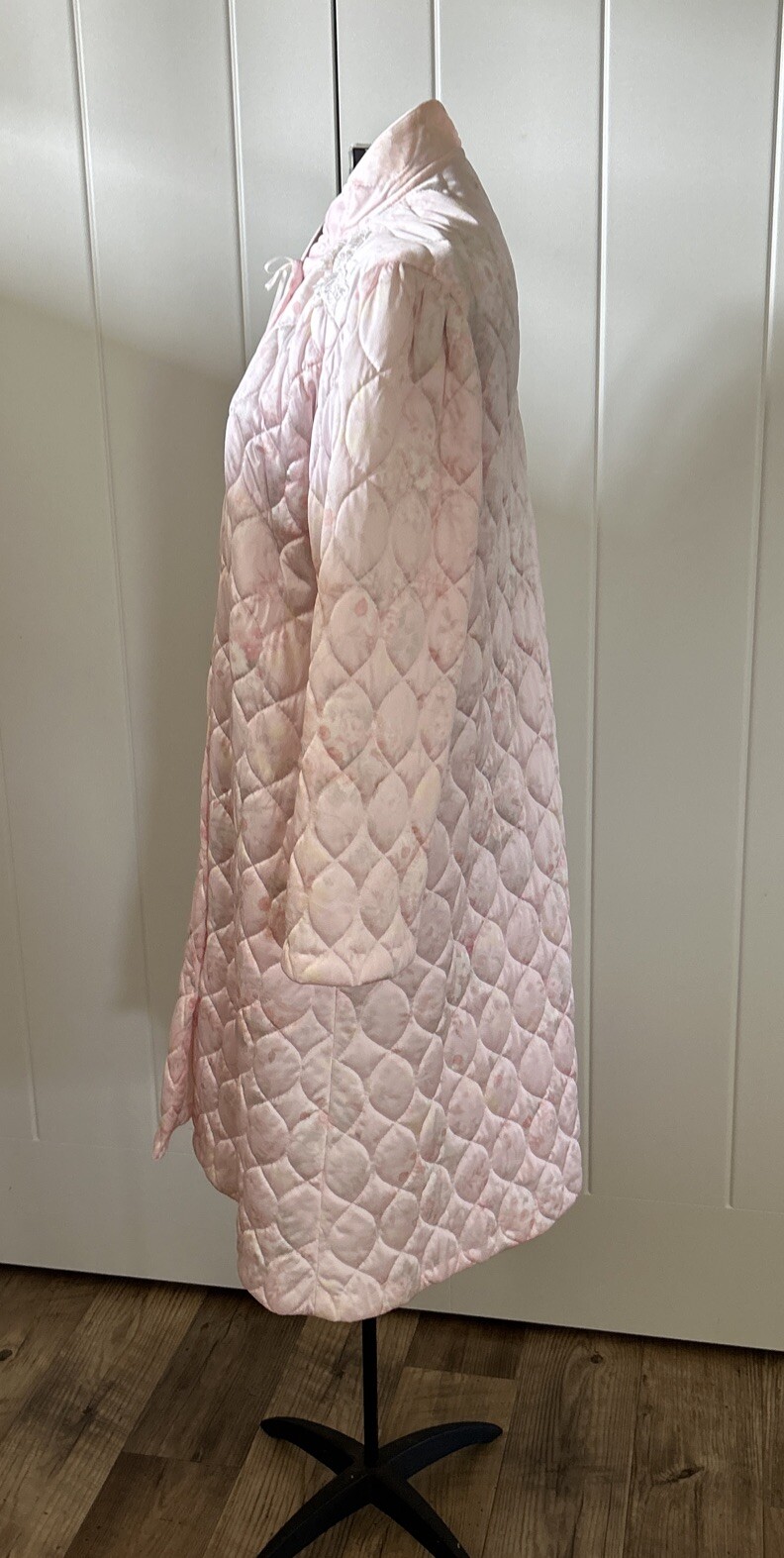 Vintage Miss Elaine 3/4 Length Light Weight Quilted Granny Robe Pink Pattern