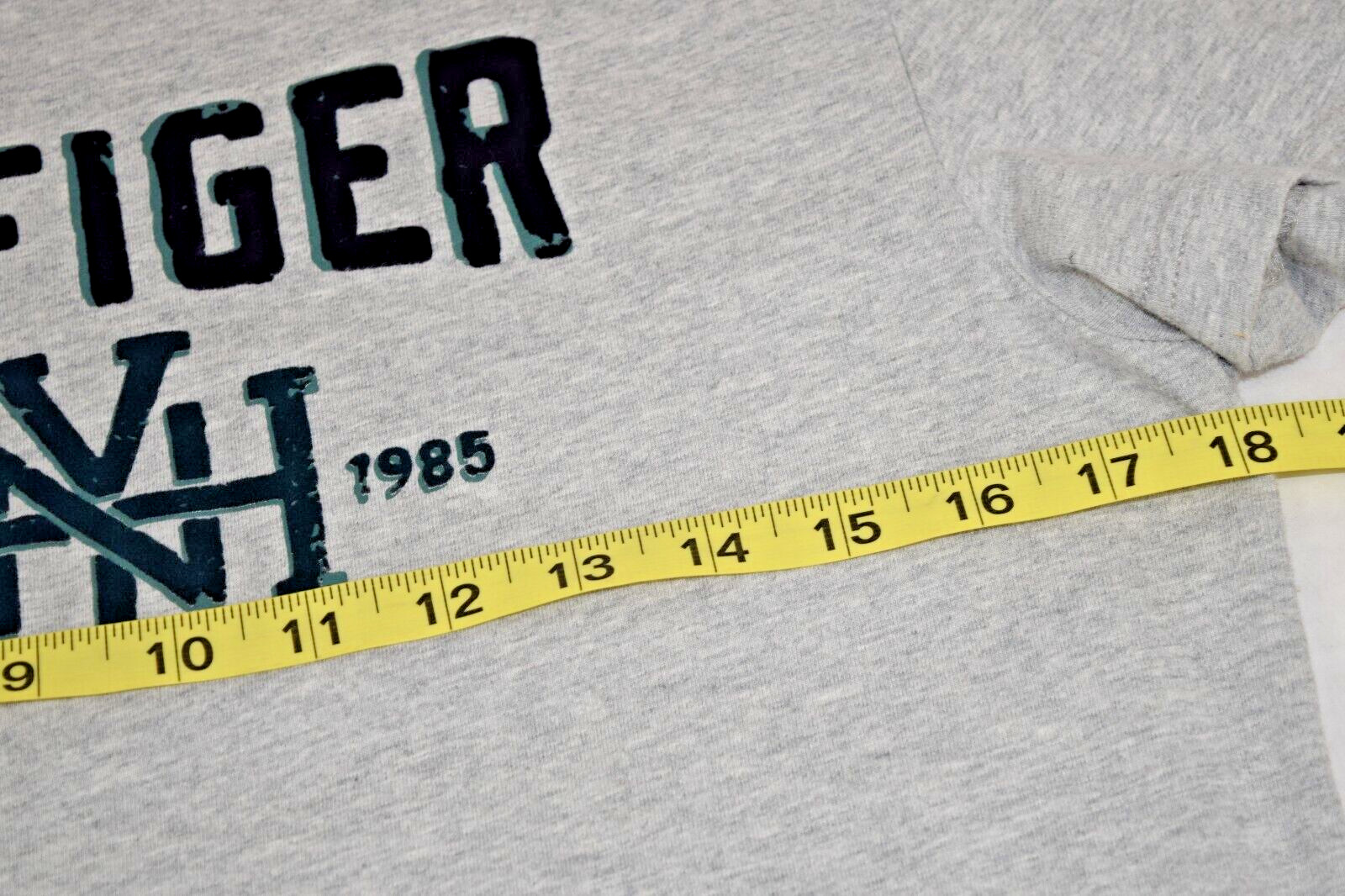 Vintage Tommy Hilfiger T-Shirt Size M 90s Gray Navy Blue Fuzzy Felt Letters