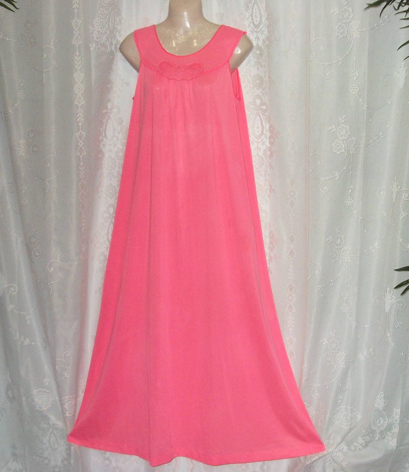 Sm.”Lorraine” Neon pink,long vintage nightgown,floral applique’,soft nylon,night