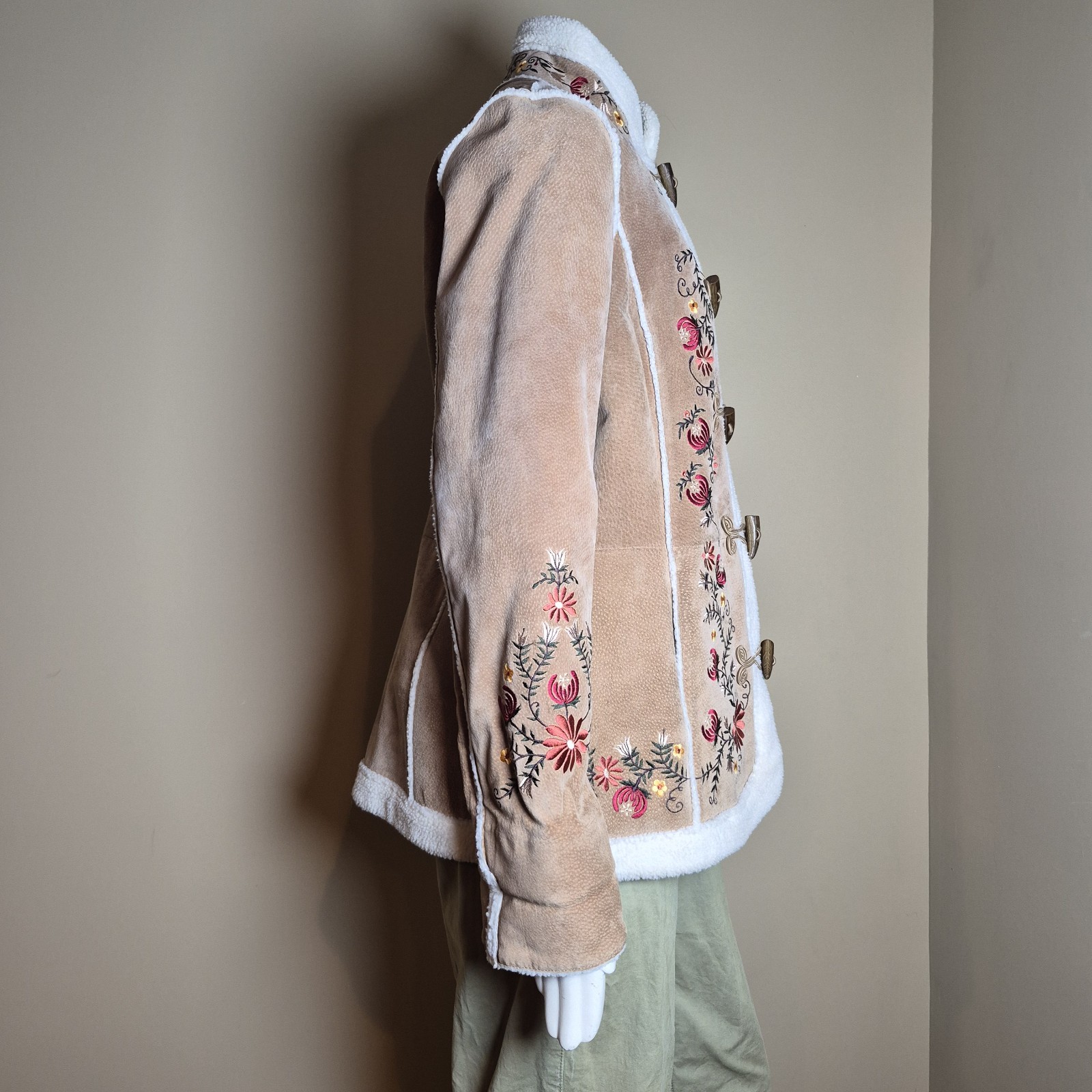 Vintage Floral Embroidered Faux Suede Shearling Trim Toggle Jacket Tan Brown